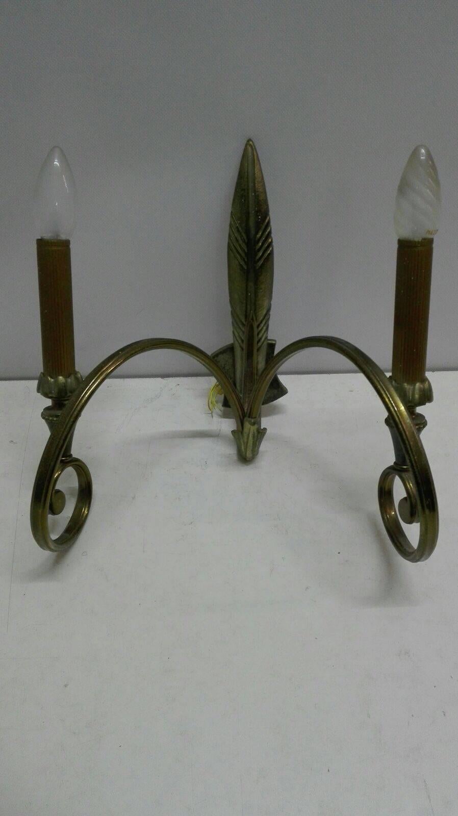 A set of four sconces brass with Classic lines entirely of brass with two lights.