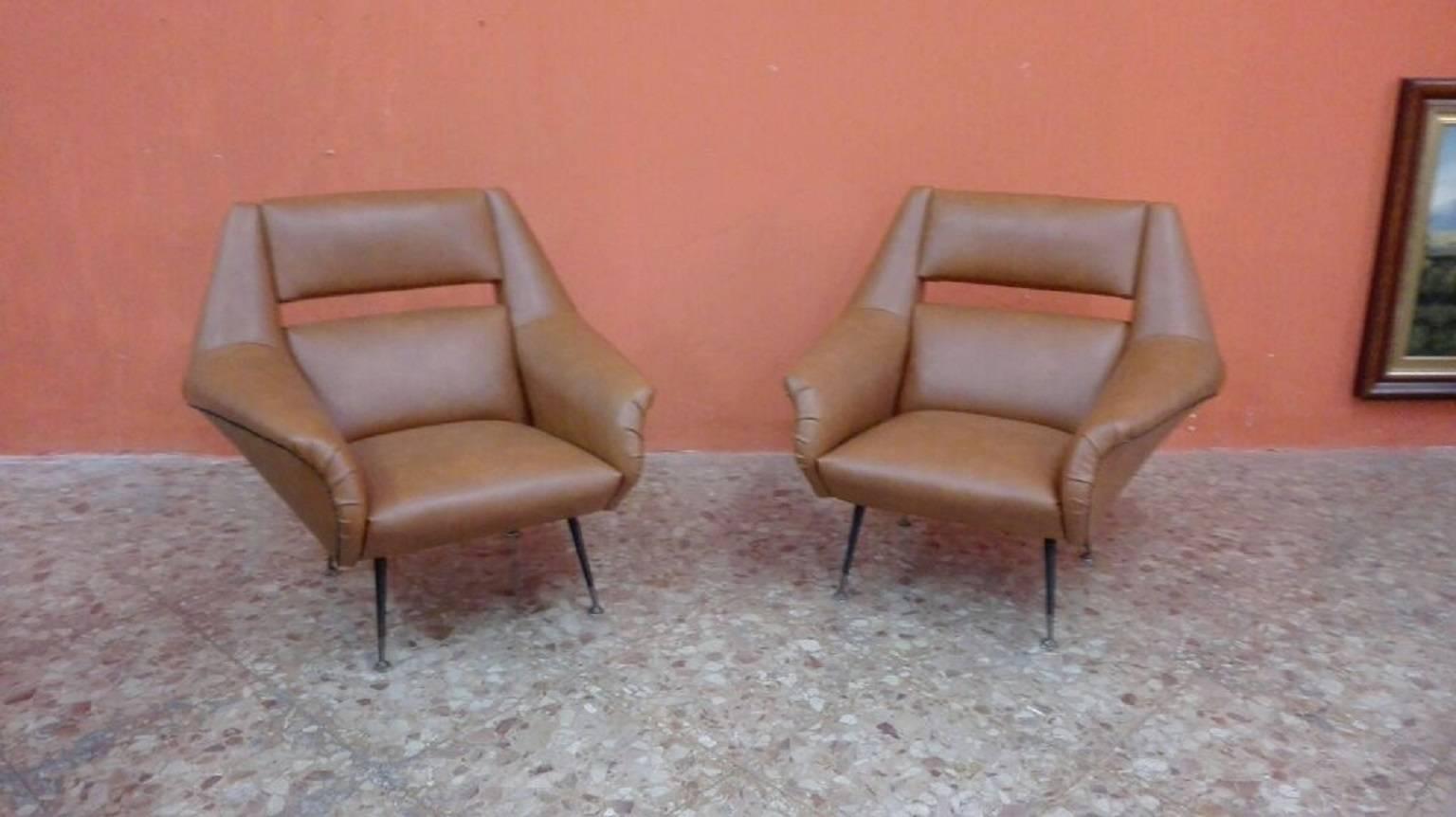 Mid-Century Modern Sofa and Pair of Armchairs in Brown Leather and Italian Brass Legs by Gio Ponti
