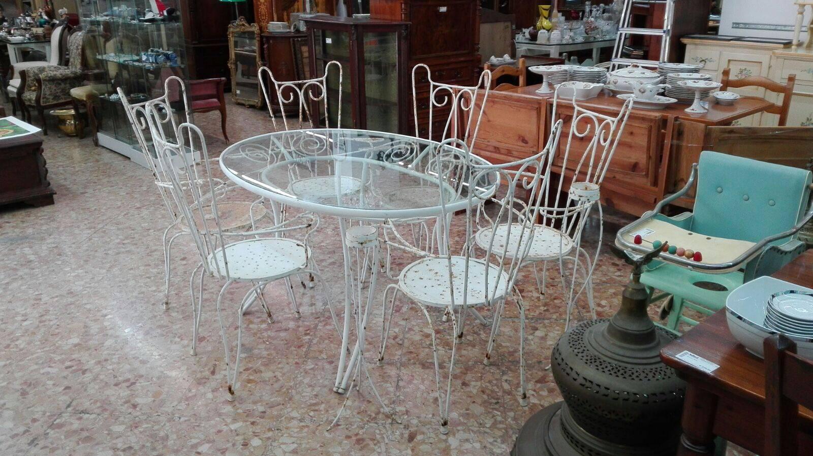 Beautiful dining set in Art Deco. Composed of six very specially designed iron chairs, and an oval shaped table with iron structure and glass top.
Both the chairs and the table have rusty spots, easily removable.