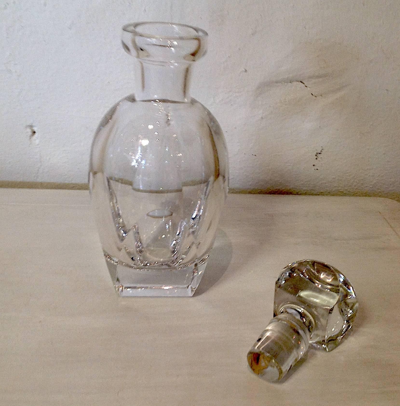 Vintage clear crystal decanter and stopper, etched/engraved with Spode signature on bottom of stopper. Measures: 11.25 inches high and 5 inches wide. Typically used for liquor or wine.