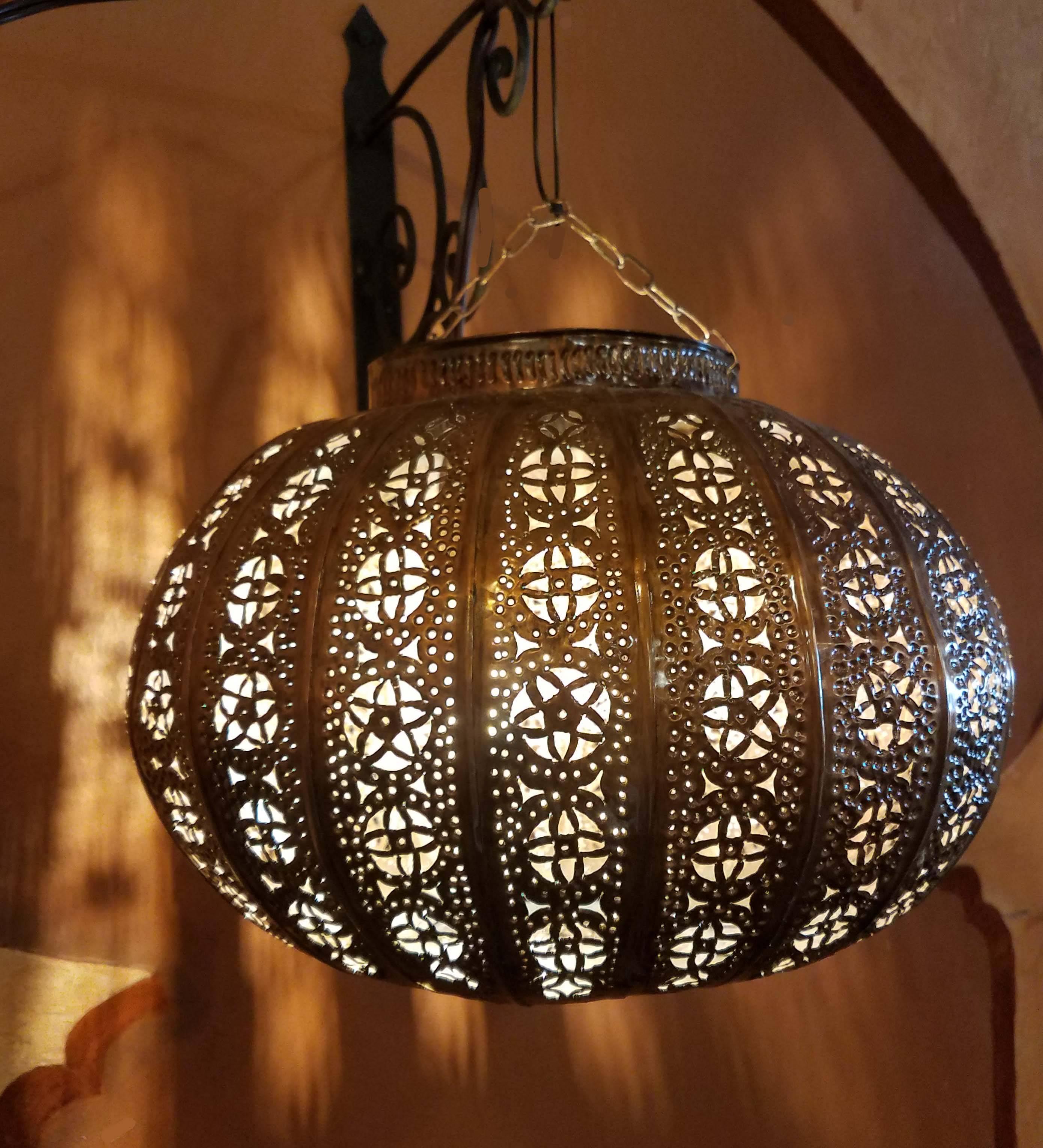 Turkish Moroccan Handmade Copper Finish Multi-Color Glass Metal Lantern In Excellent Condition For Sale In Orlando, FL