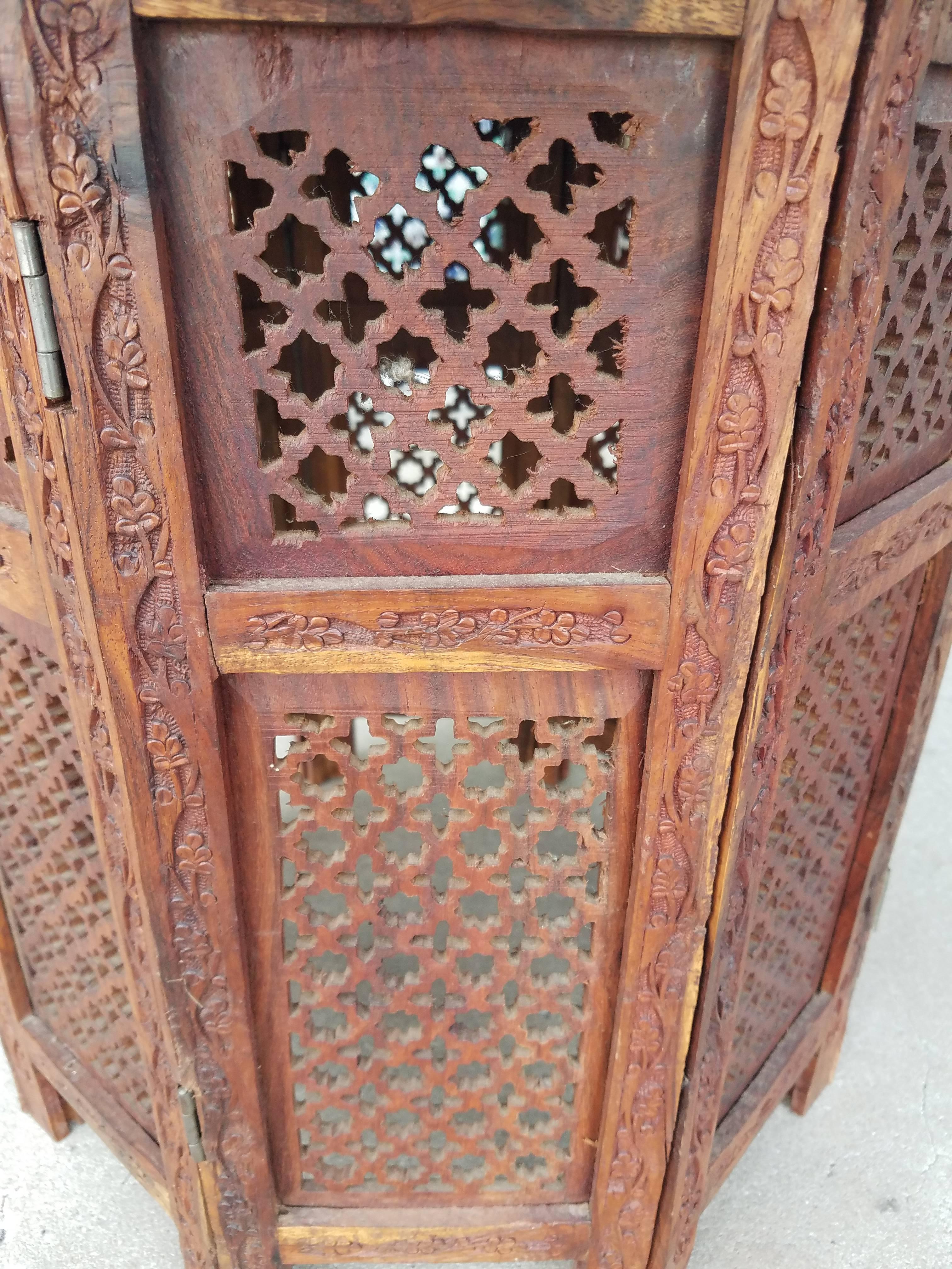 Indian Moroccan Carved Wooden Side Table, Copper Inlay In Excellent Condition In Orlando, FL