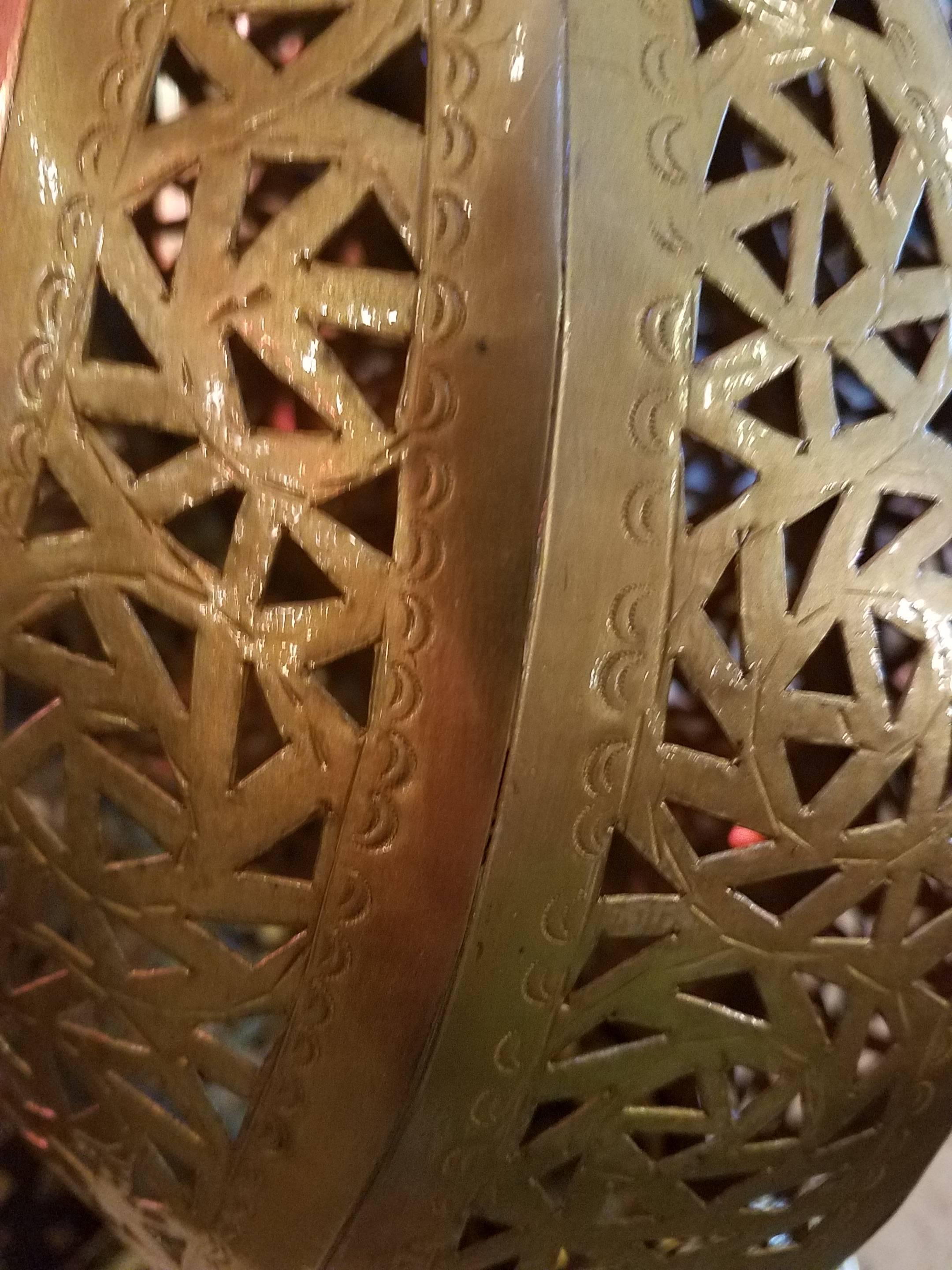 Contemporary Moroccan Copper Table Lamp or Lantern, Twist Design For Sale