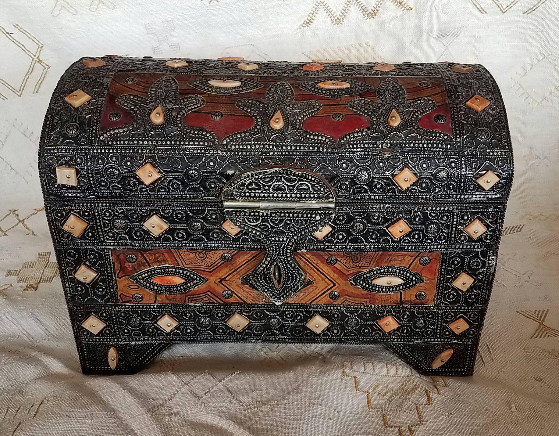 White and orange Camel Bone diamonds and metal inlaid, make this one of a kind trunk a stunning accessory to use anywhere in your home or office. Meticulous work throughout this beautiful piece of art. Measuring approximately 17″ long and 11 high,