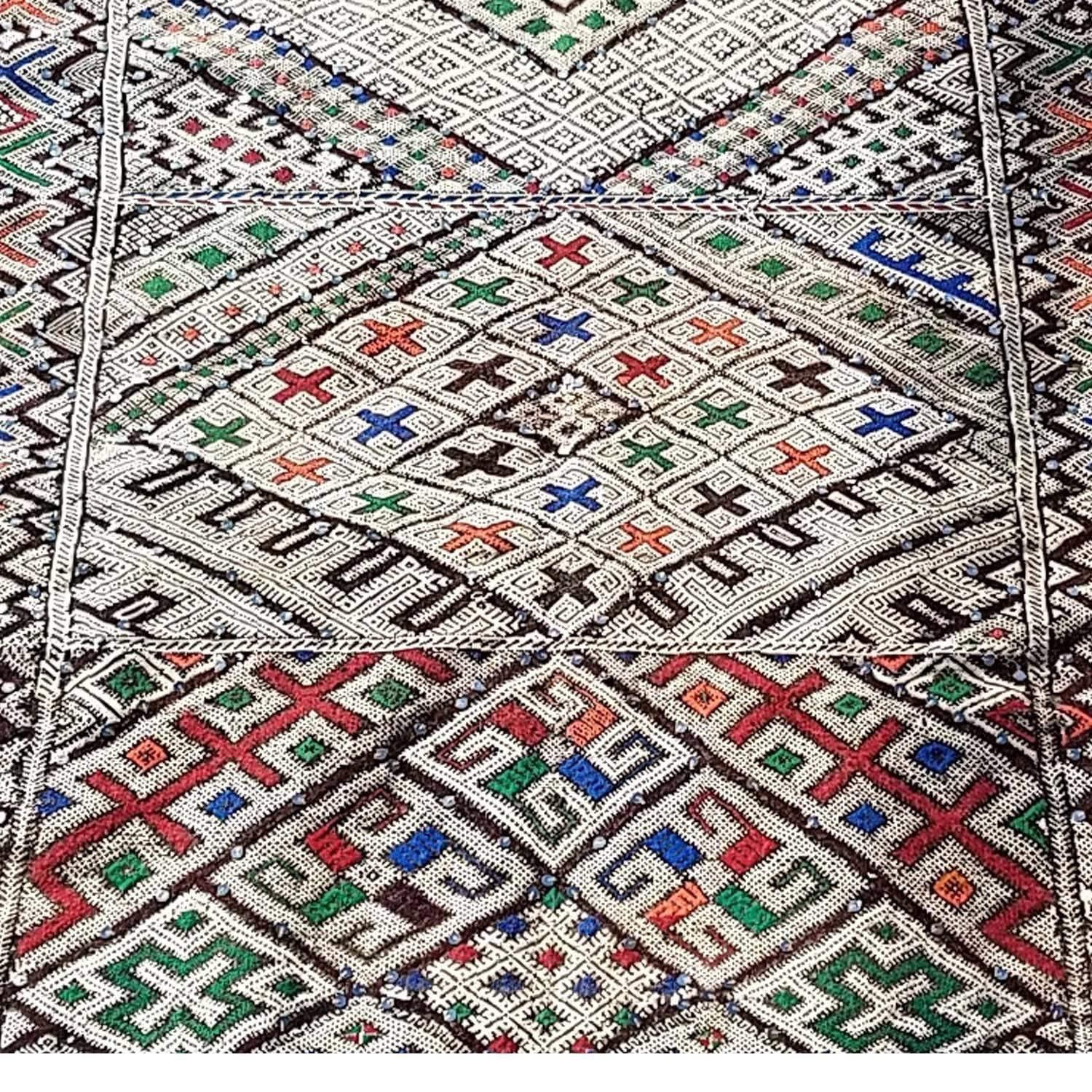 Moroccan Berber Carpet, Multicolor In Excellent Condition For Sale In Orlando, FL