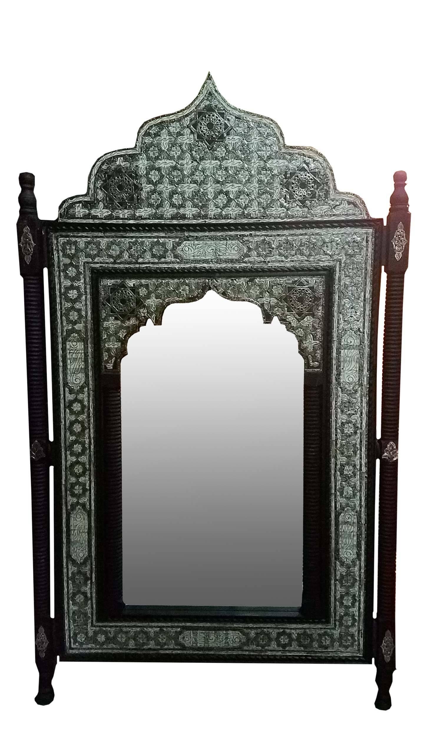 Mirror, Framed with White Camel Bone In Excellent Condition For Sale In Orlando, FL