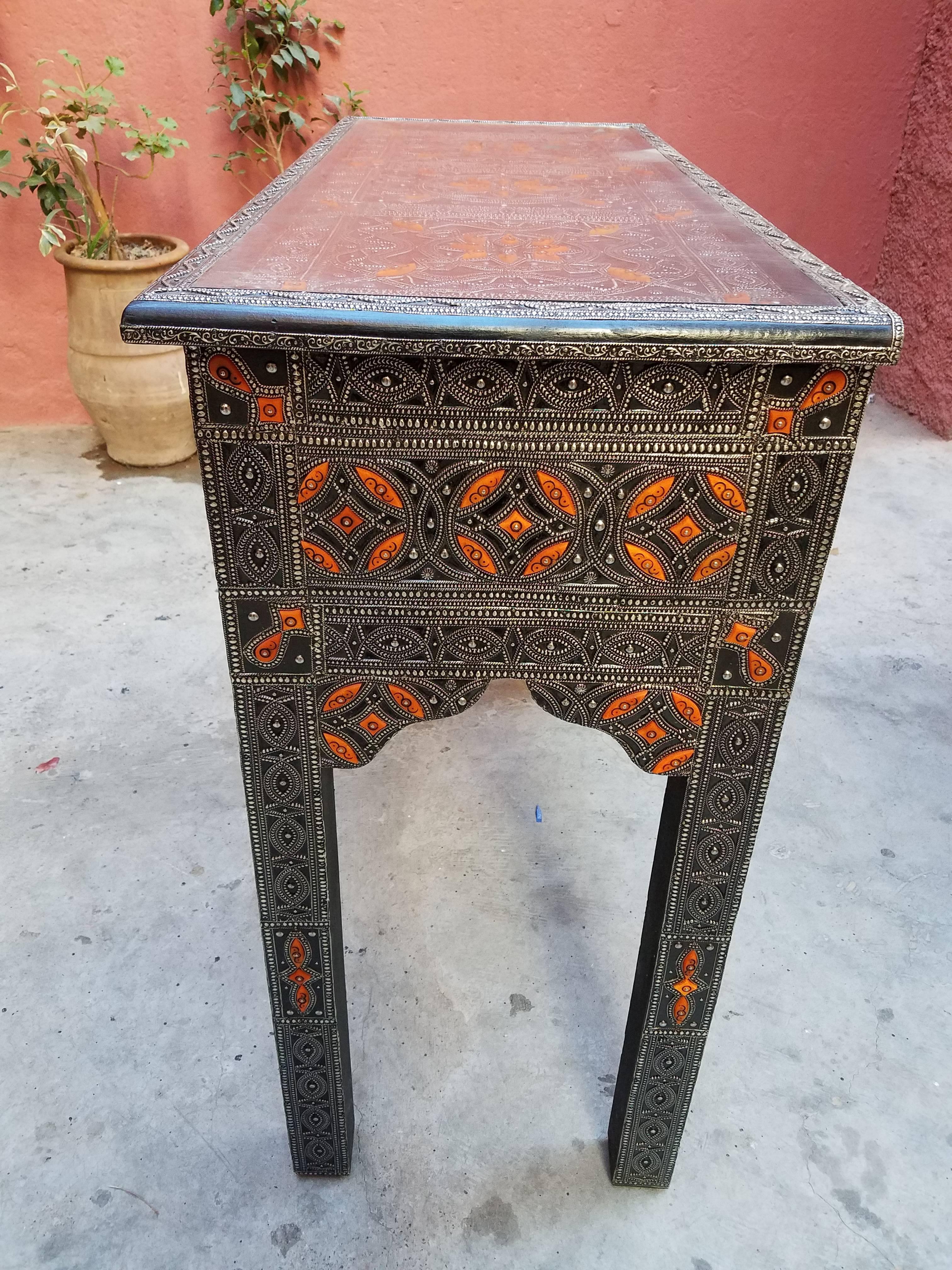 Moroccan Camel Bone and Metal Inlay Console Table Cedar Wood Frame In Excellent Condition For Sale In Orlando, FL