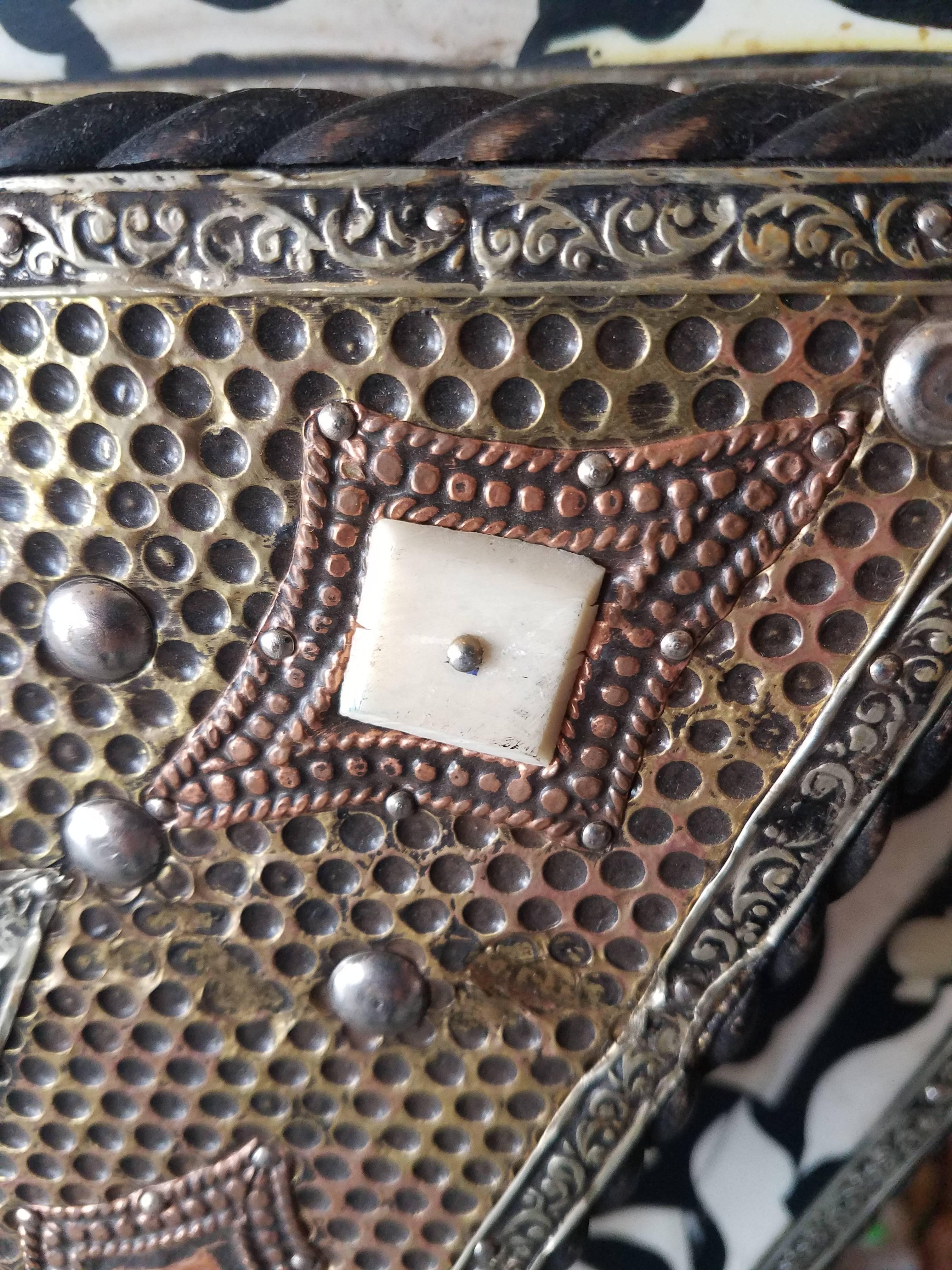 Miroir marocain en forme de la Fibule - Taille géante Excellent état - En vente à Orlando, FL