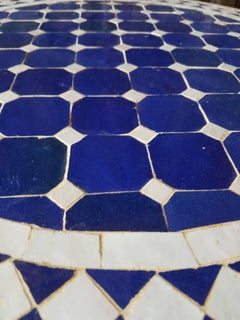 Mesa Mosaico Marroquí Azul / Blanco 24" - CR4