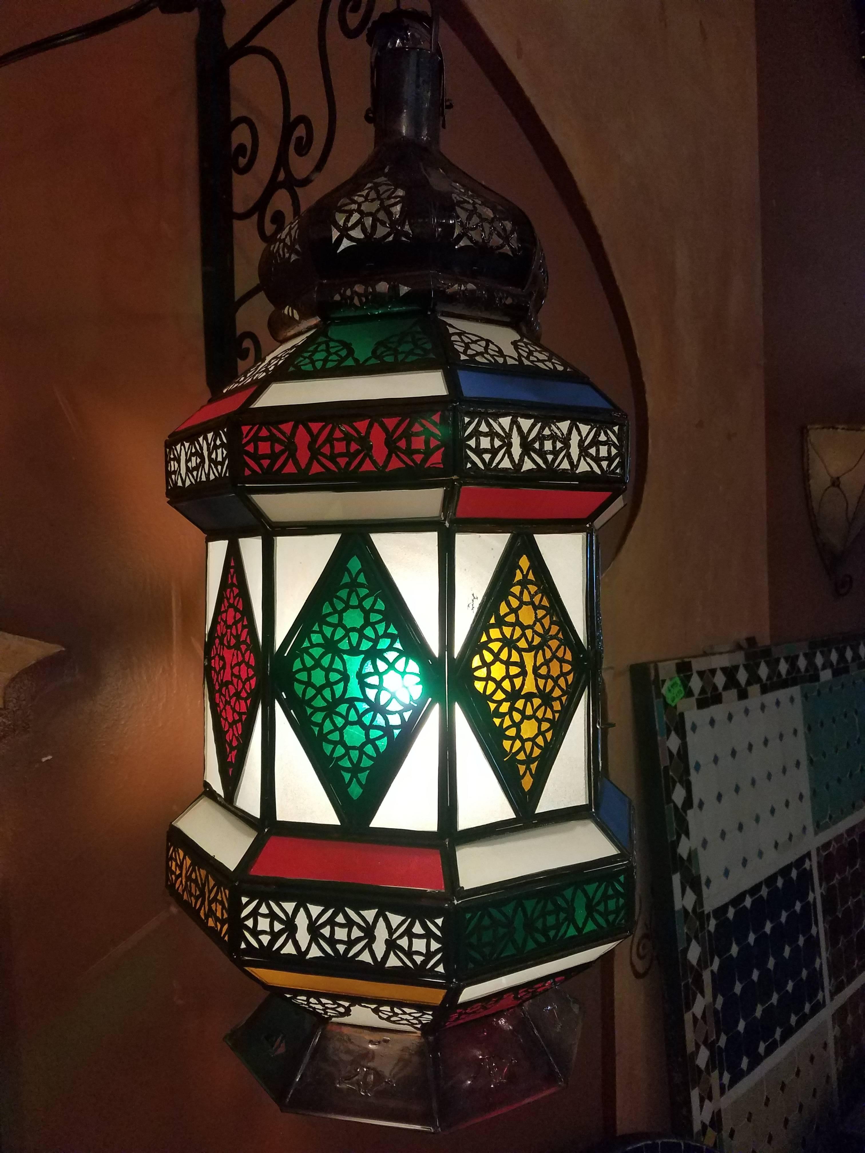 Flat Bottom Moroccan Multi-Color Glass Lantern In Excellent Condition For Sale In Orlando, FL