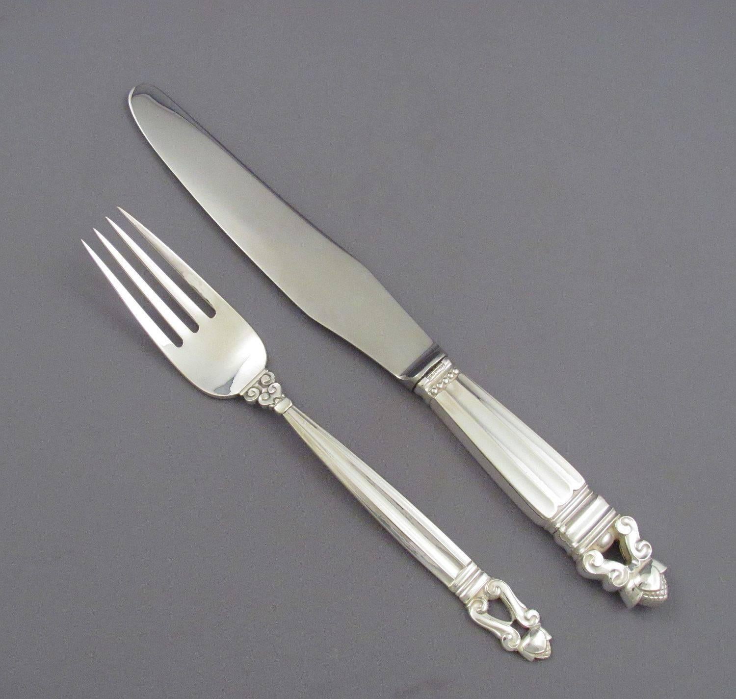 A Georg Jensen Acorn pattern flatware service for 12 in sterling silver (designed by Johan Rohde in 1915) comprising:

12 dinner knives (continental size, 9 7/8