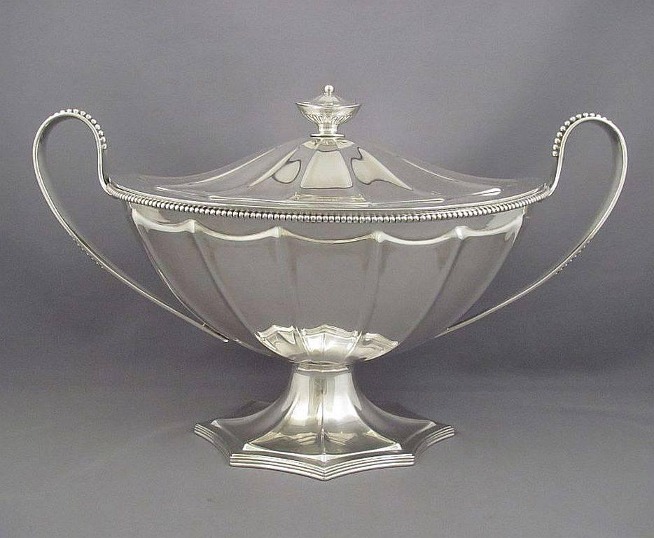 Gorham Sterling Silver Soup Tureen In Excellent Condition For Sale In Vancouver, BC
