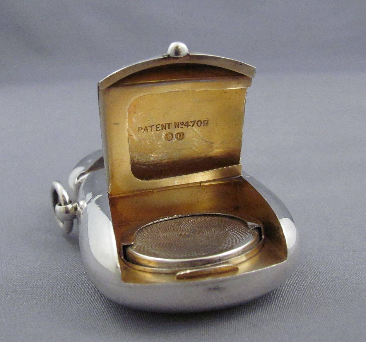 Victorian Sterling Silver Vesta Sovereign Stamp Case In Excellent Condition In Vancouver, BC