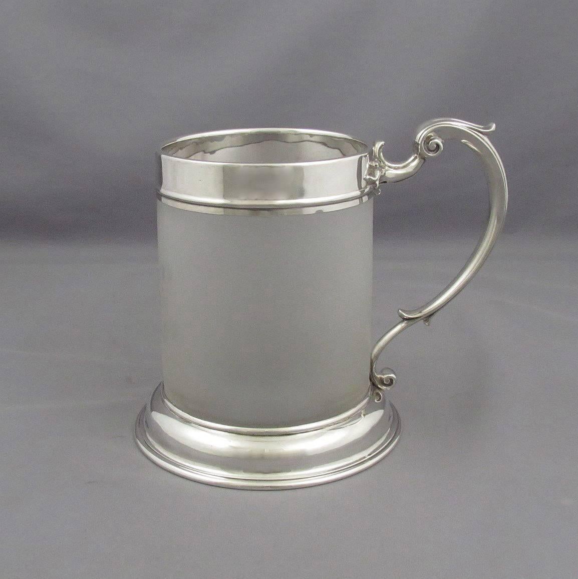 Victorian Sterling Silver Beer Jug and Pair of Mugs In Excellent Condition For Sale In Vancouver, BC