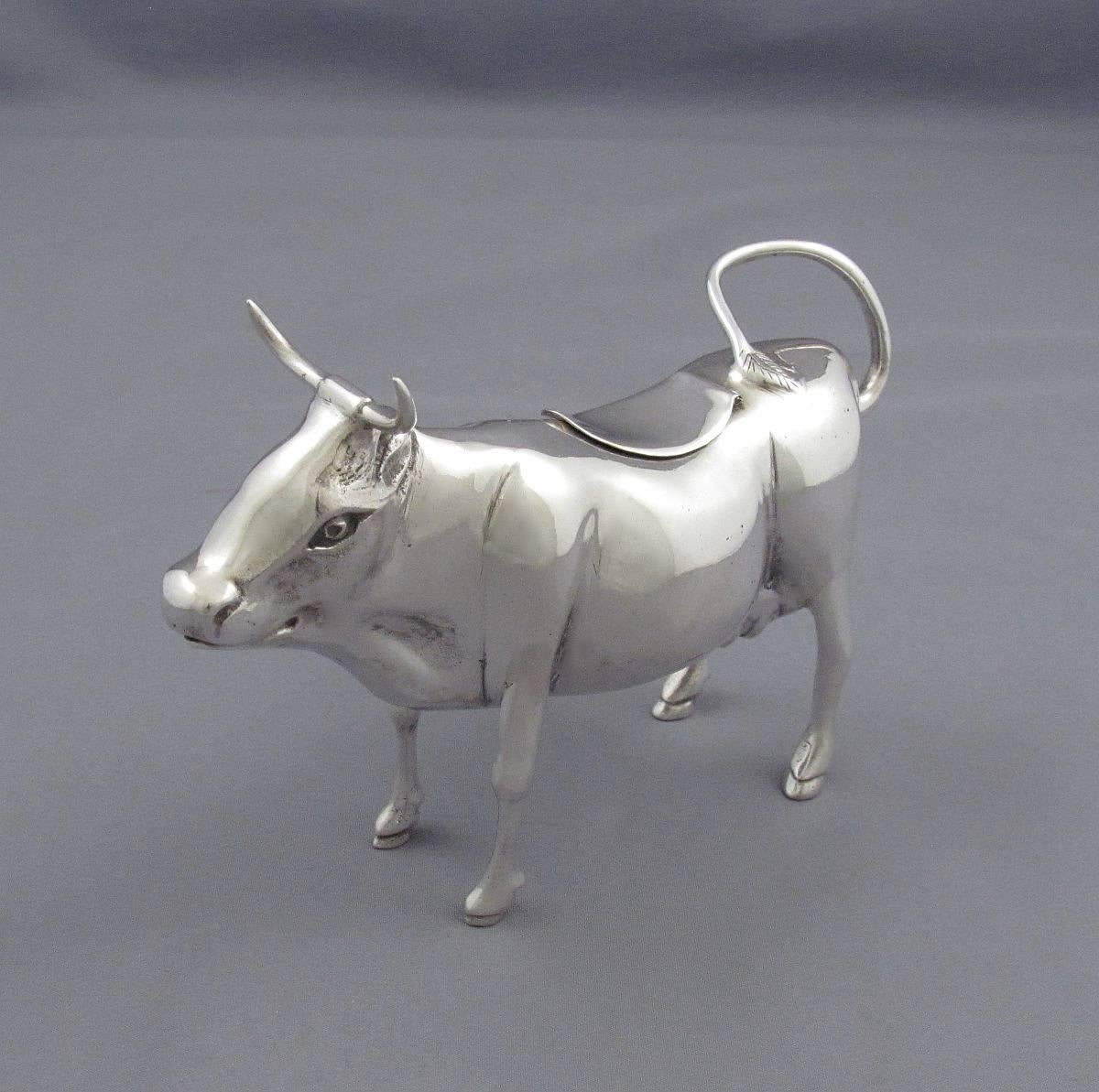 Italian Silver Cow Creamer In Excellent Condition For Sale In Vancouver, BC