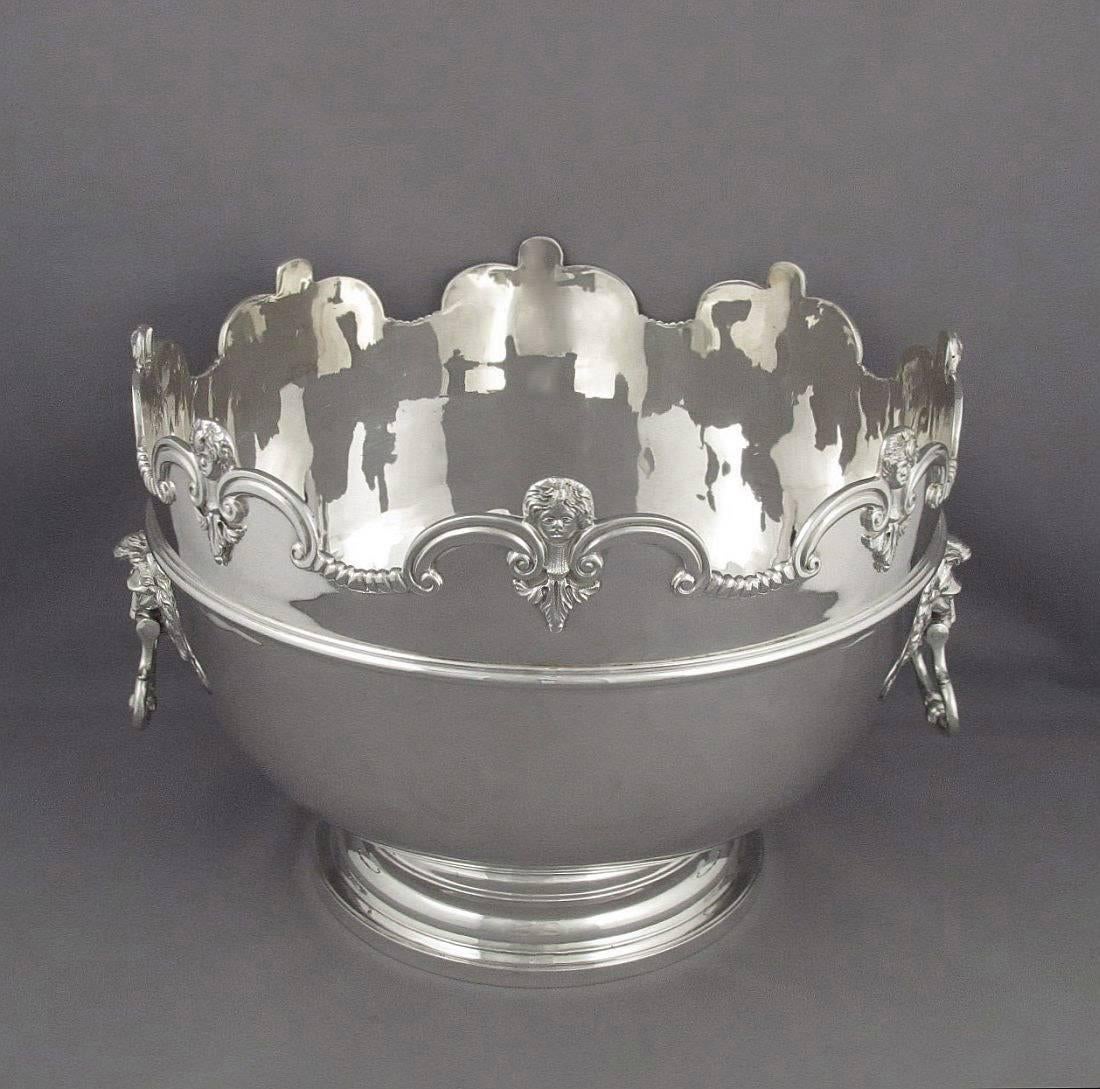 Set of Three Silver Monteith Bowls In Excellent Condition For Sale In Vancouver, BC