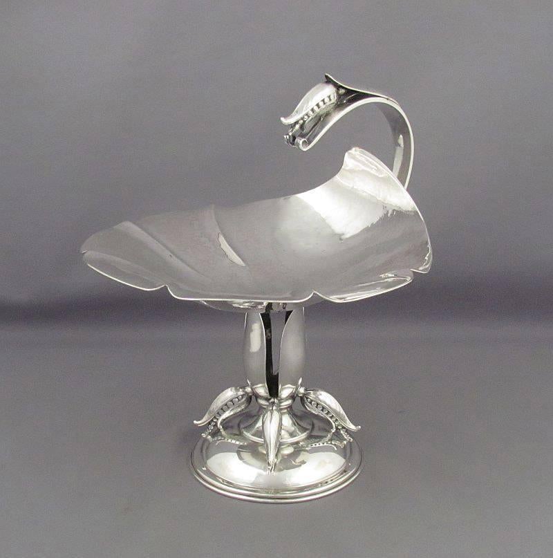 Handmade Poul Petersen silver comport, Montreal, circa 1960. Lily pad form bowl with hammered finish, pea pod blossom handle and stand. Measures: 8.25