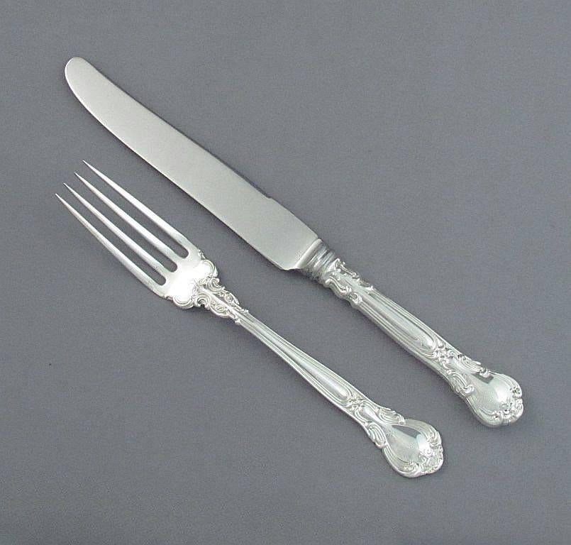 An extensive Birks sterling silver flatware service for 12 in Chantilly pattern comprising:

12 dinner knives
12 dinner forks
12 luncheon knives
12 luncheon forks
12 butter spreaders
12 salad forks
12 dessert spoons
12 small teaspoons
12