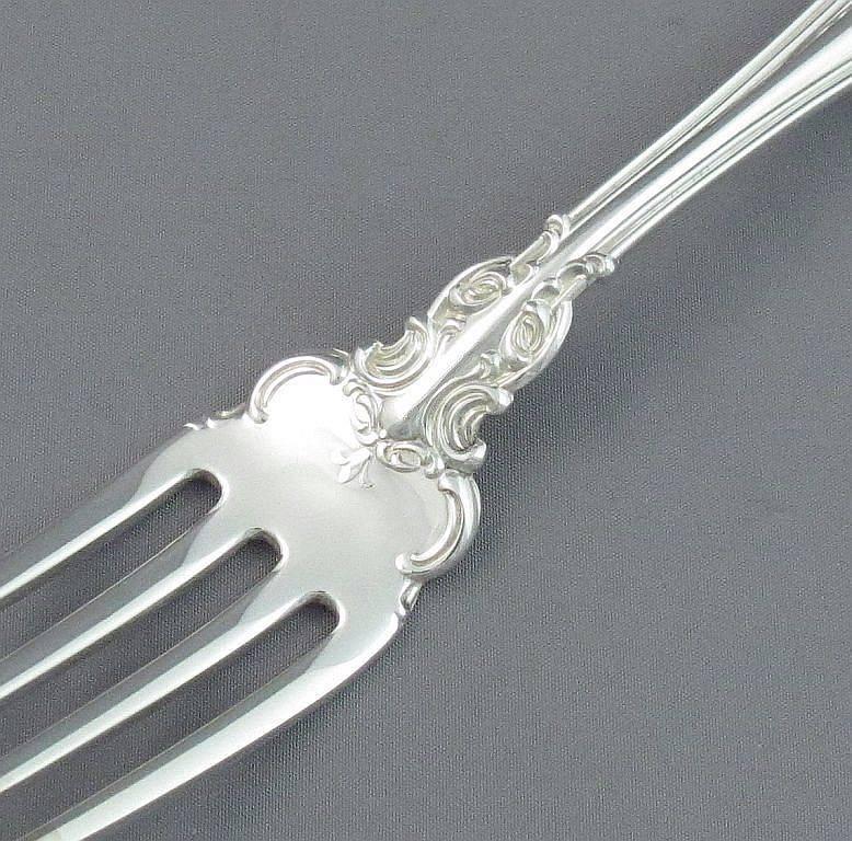 Birks Sterling Silver Flatware Service for 12, Chantilly In Excellent Condition For Sale In Vancouver, BC