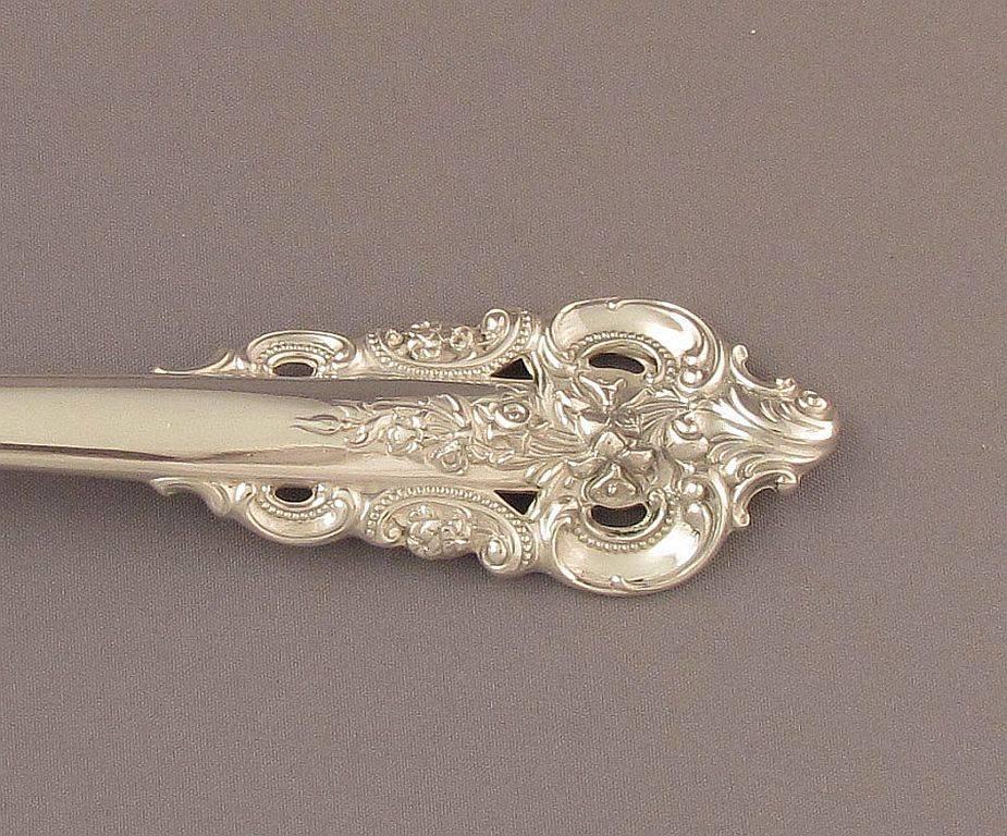 Wallace Grande Baroque Sterling Flatware Service for 12 In Excellent Condition For Sale In Vancouver, BC