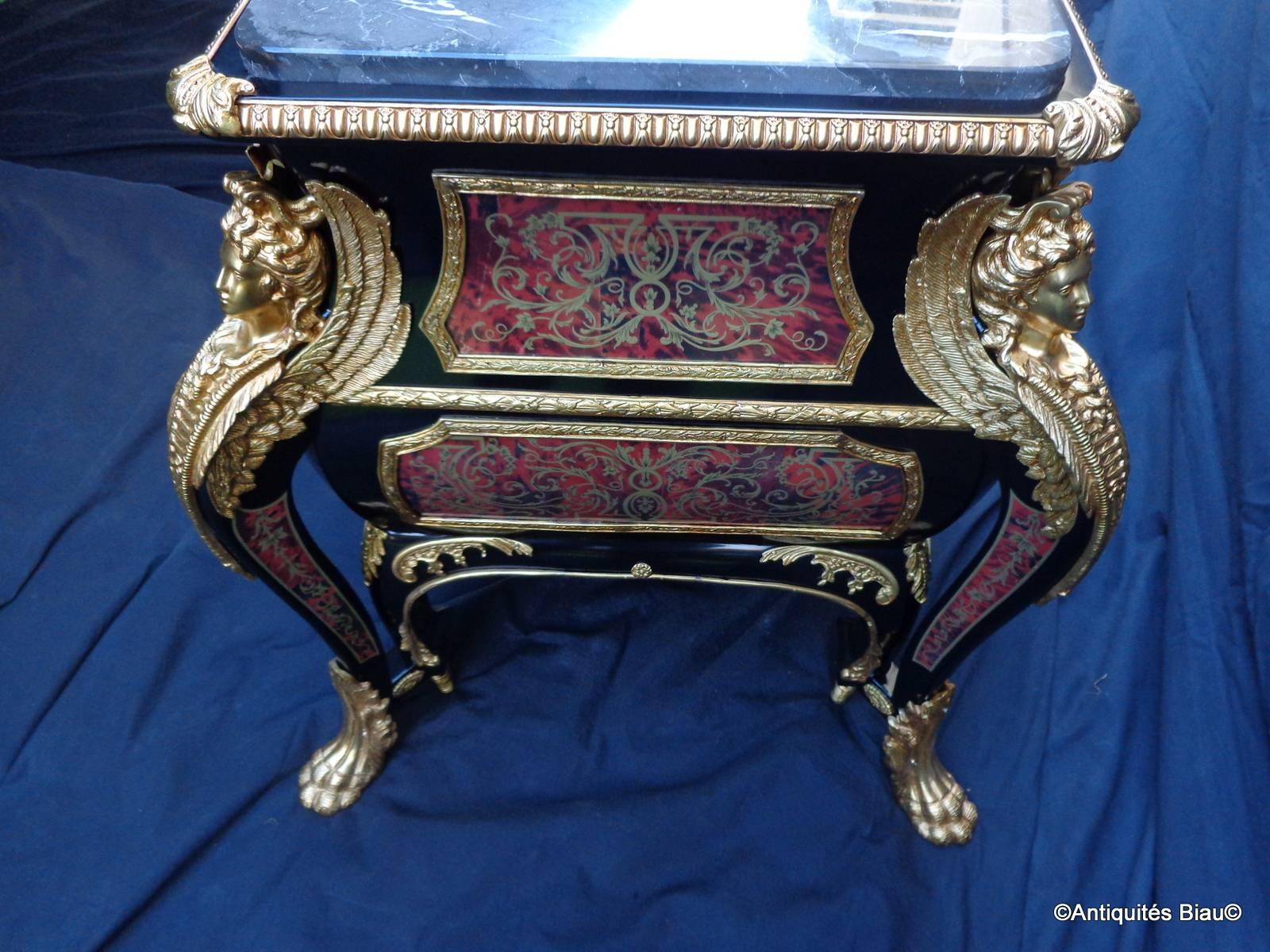Dresser commode in Boulle marquetry manufacturing, circa 1970. Perfect condition.
Furniture opening on two drawers.
Marquetry work on all sides,
adorned a lot of gilded bronzes.
Four beautiful caryatids, fine and beautifully crafted.
Cabinet