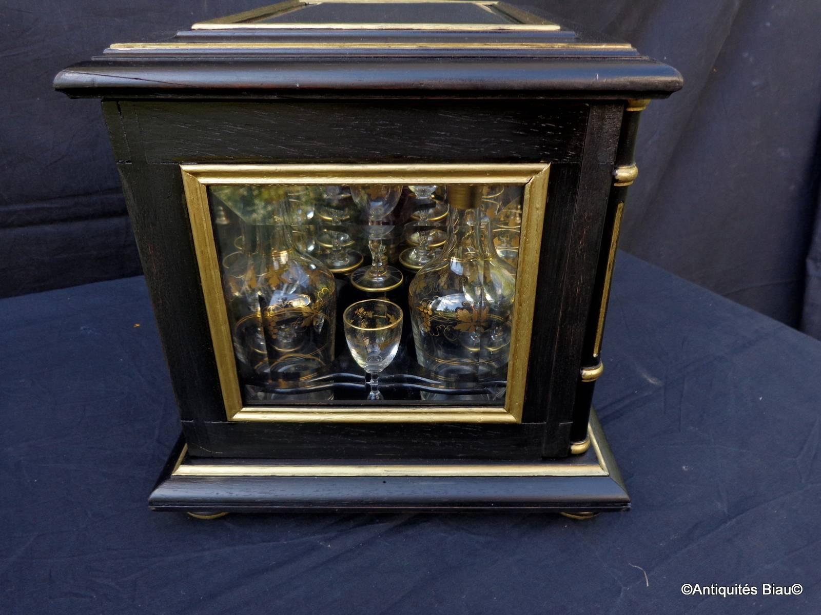 Tantalus Liquor Box with Glasses in Black and Gold, 19th Century, Napoleon III In Excellent Condition In Manduel, FR