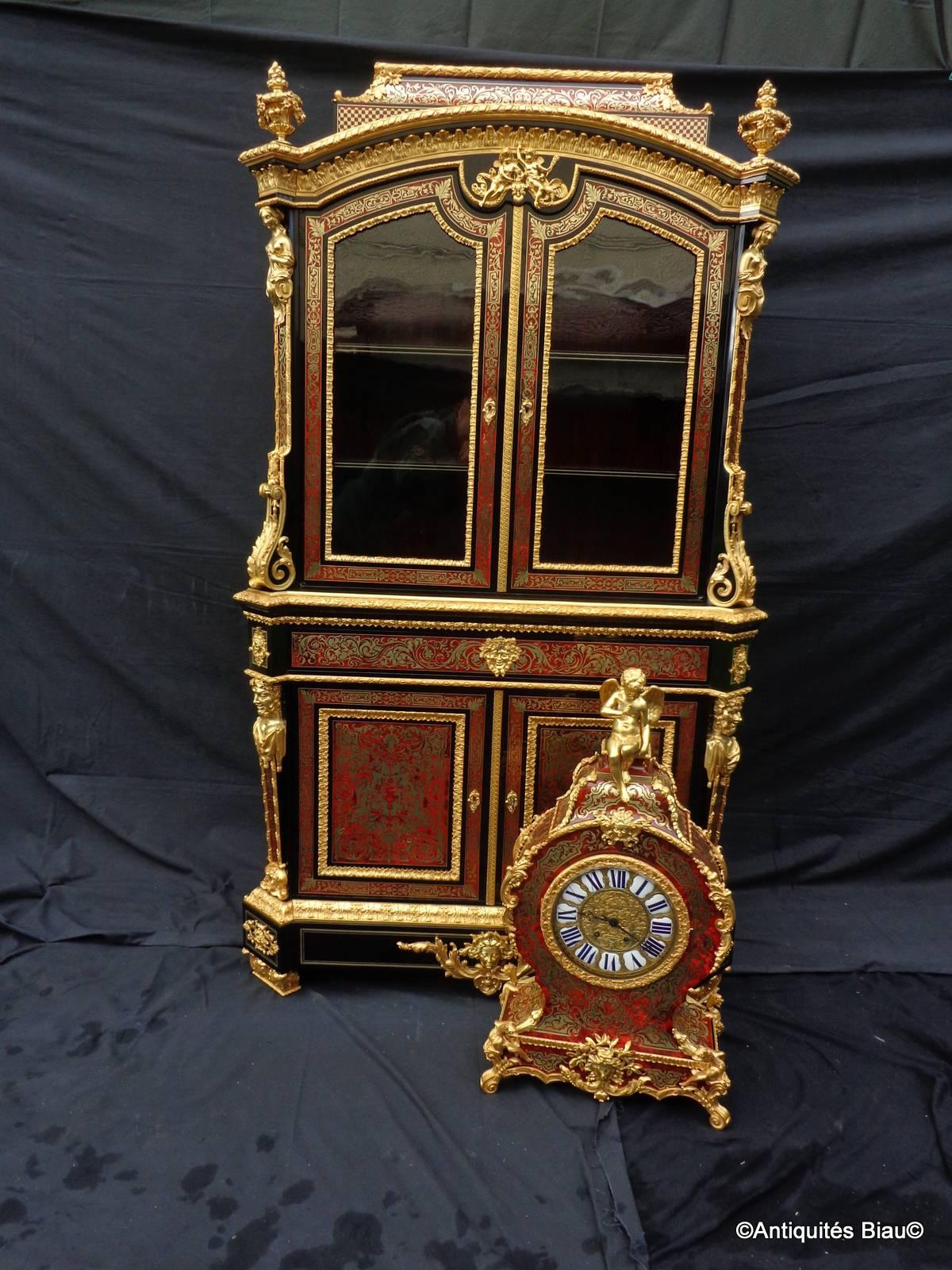 Cabinet secretary with clock 
Napoleon III period, perfect condition.

Rich ornamentation of bronzes of great quality.
 
 
Furniture with two doors inlaid Boulle marquetry
caryatids "men busts."
The interior is mahogany from Cuba