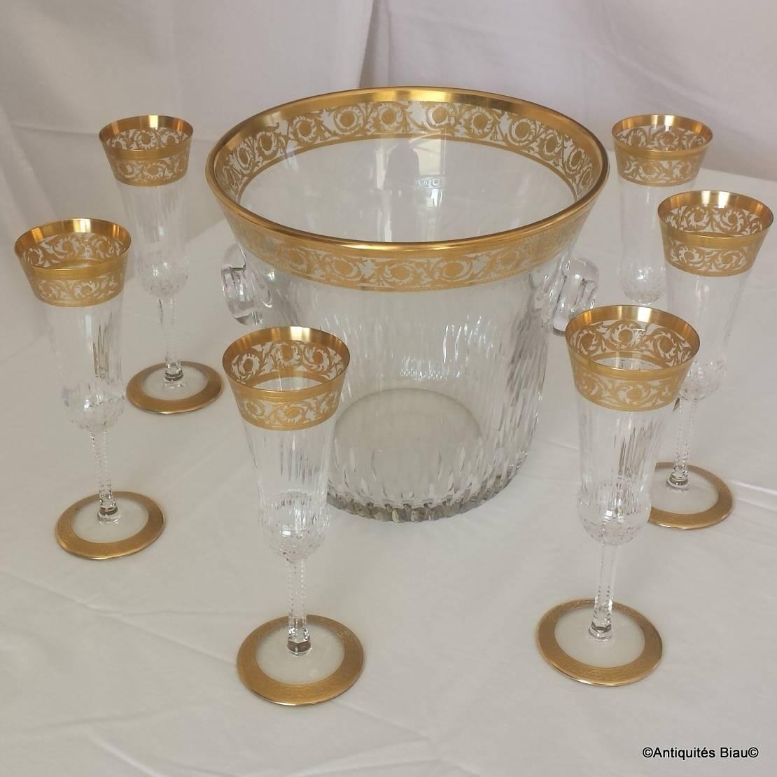 Six glasses "flûte" in Saint Louis with champagne bucket. 

Do you want more flûtes?
It's possible! contact me.
 
Model gold thistle.
In perfect condition crystal and golden.

The thistle was the original inspiration behind this