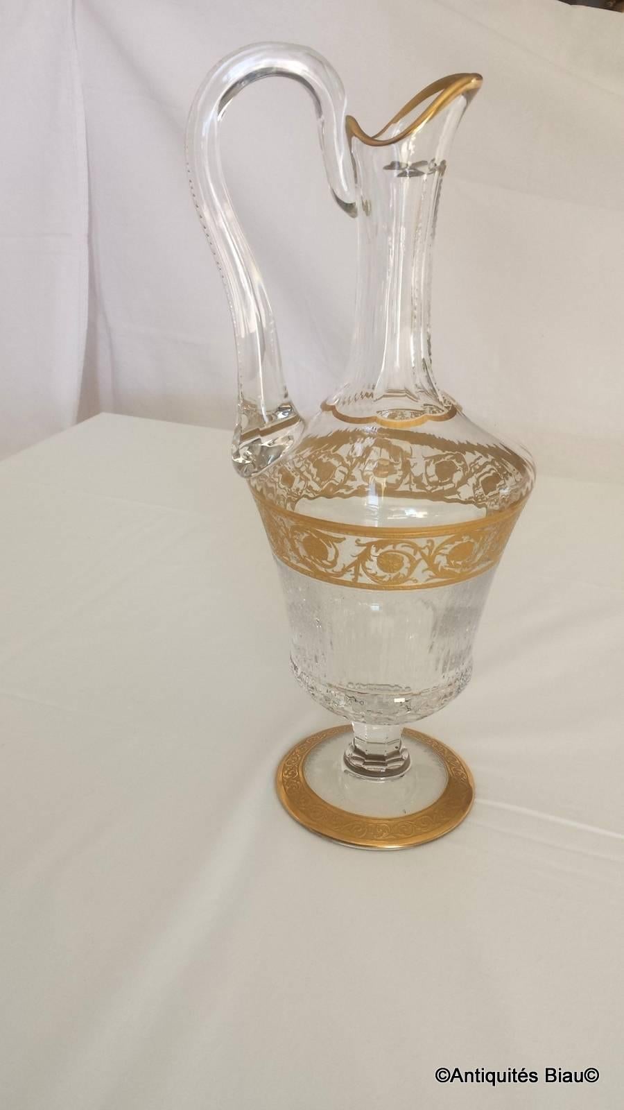 18 glasses with decanter model gold thistle six water glasses (height 180 mm), six burgundy glasses (height 162 mm), Six Bordeaux glass (height 142 mm), height decanter: 34 cm in perfect condition crystal and golden The thistle was the original