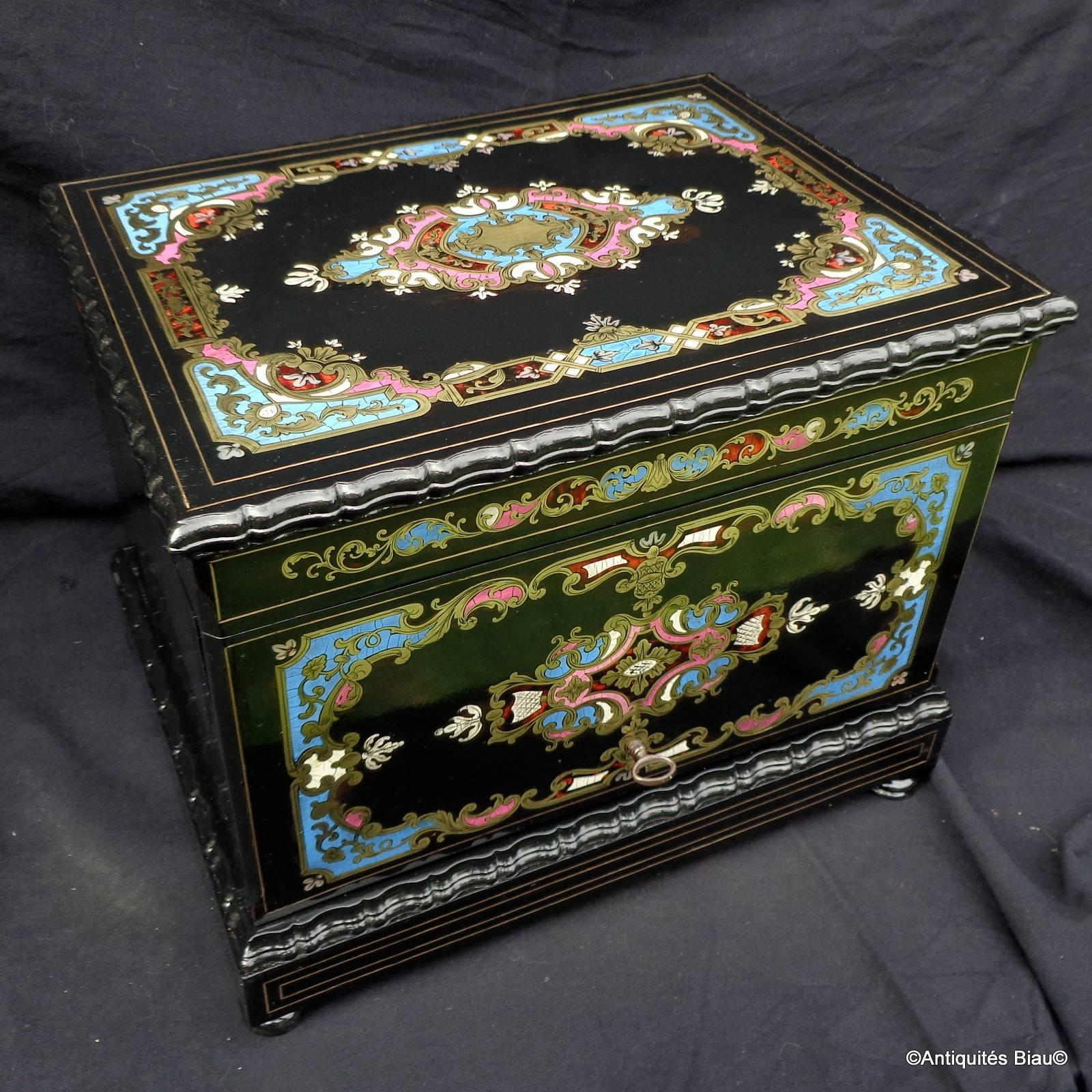 Tantalus Box in Boulle Multi-color Marquetry Napoleon III Period, 19th Century 4