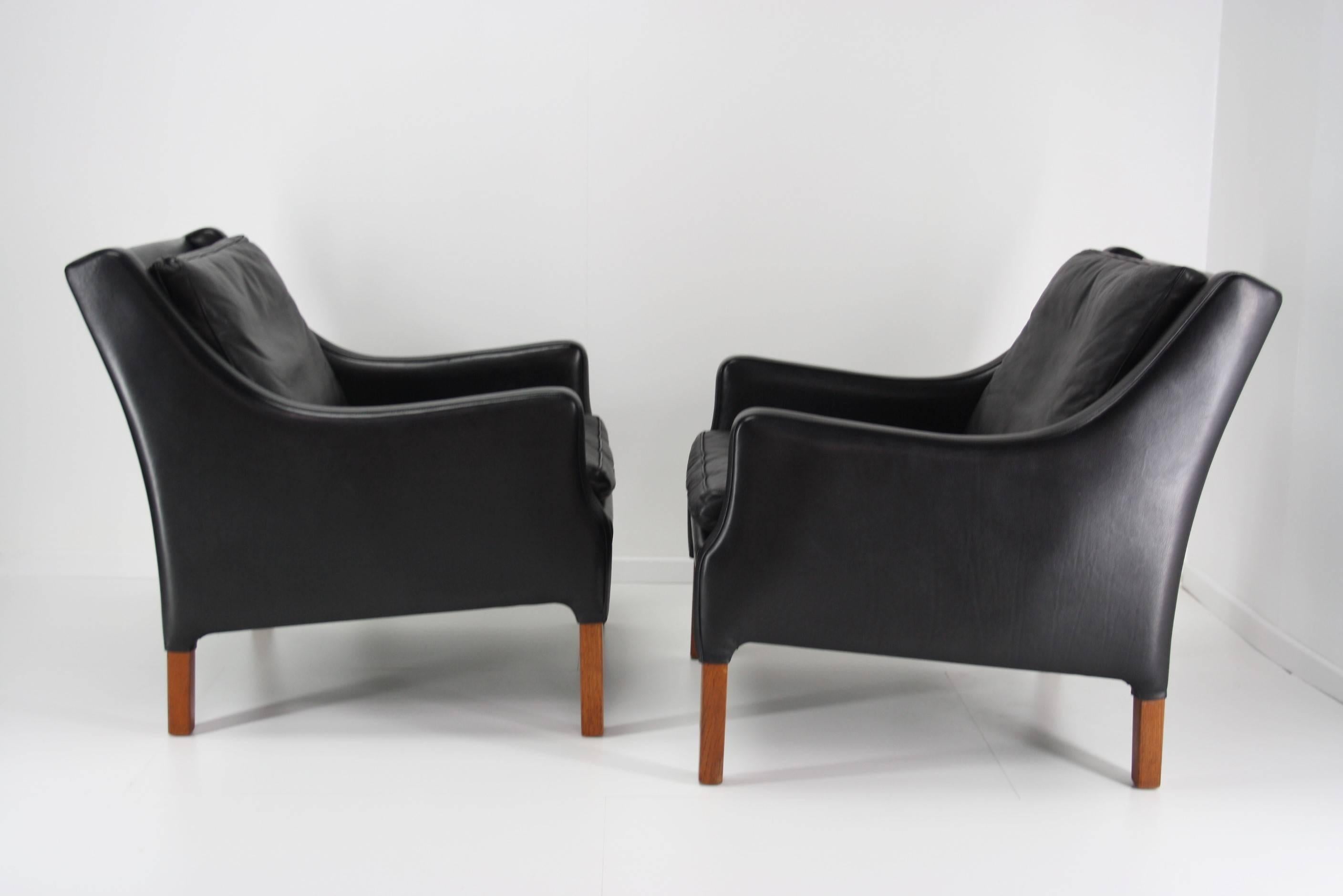 Rud Thygesen Set of Two Lounge Chairs in Black Leather, 1965 2