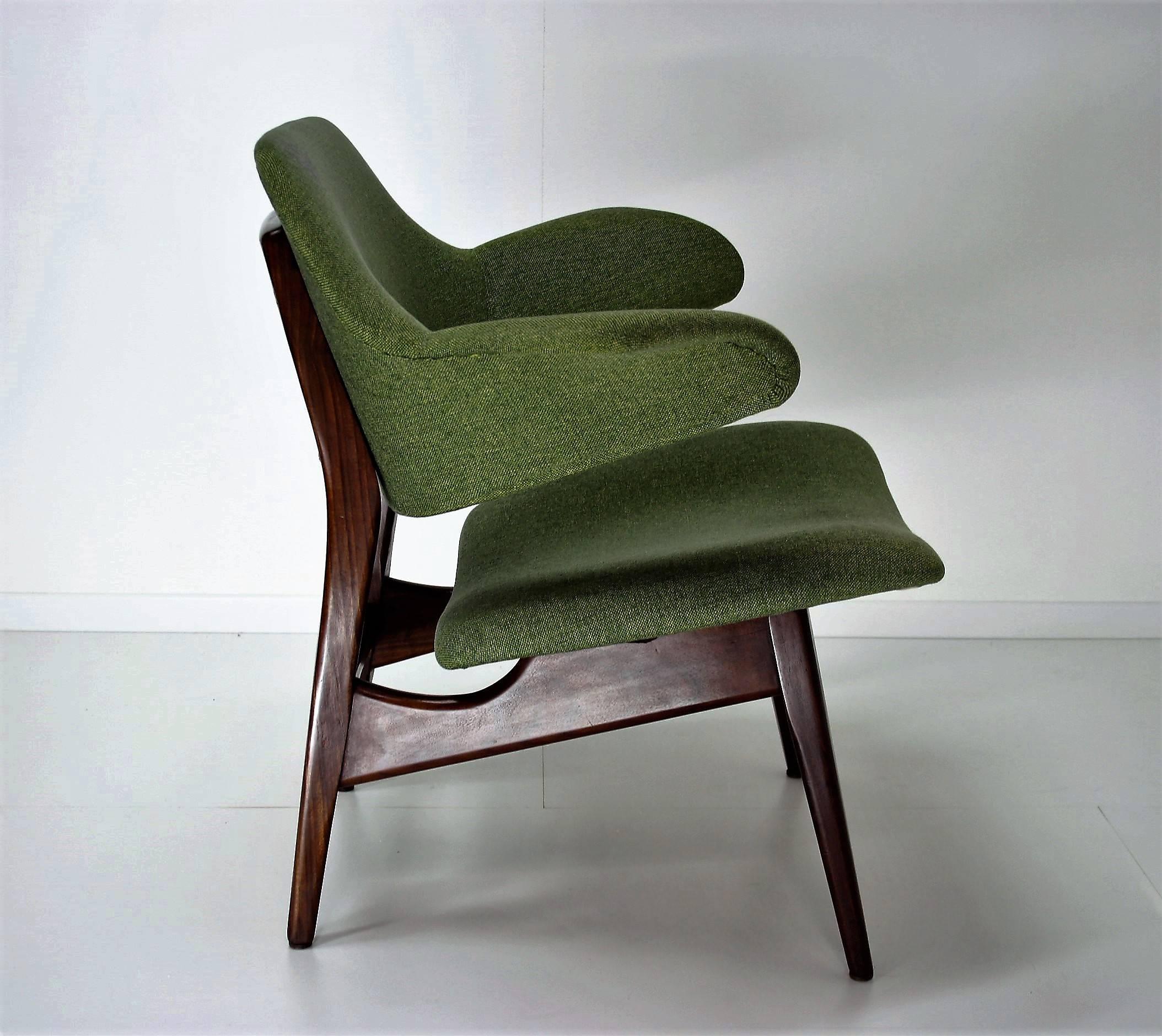 Very confortable club chair by Louis Van Teeffelen for Webe, 1960s.
The seating was upholstered a few years ago but still in good condition.