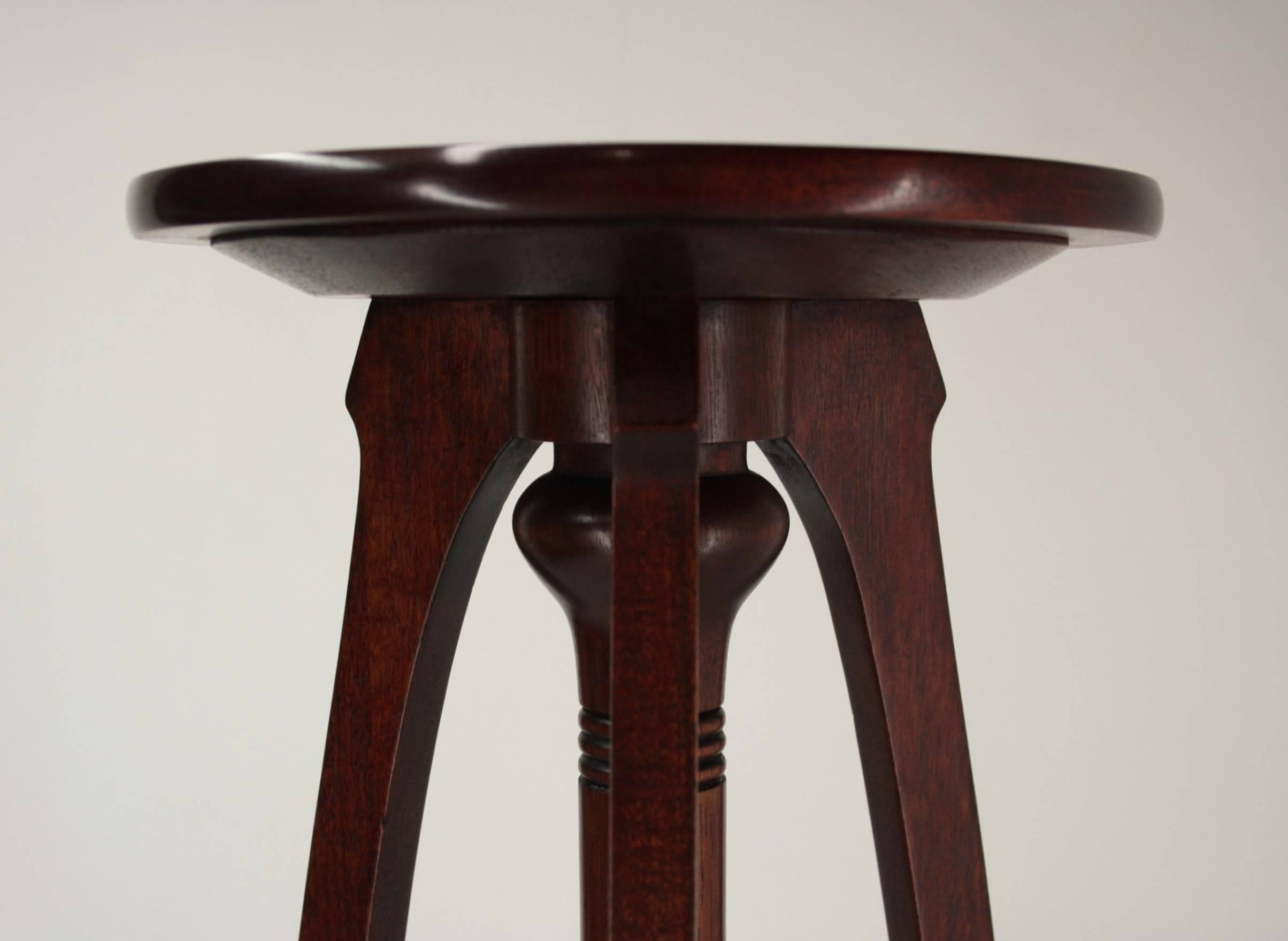 A Belgian Art Nouveau mahogany pedestal in the style of Paul Hankar, Gustave Serrurrier-Bovy. Made for the exhibition of Tervueren in 1897.