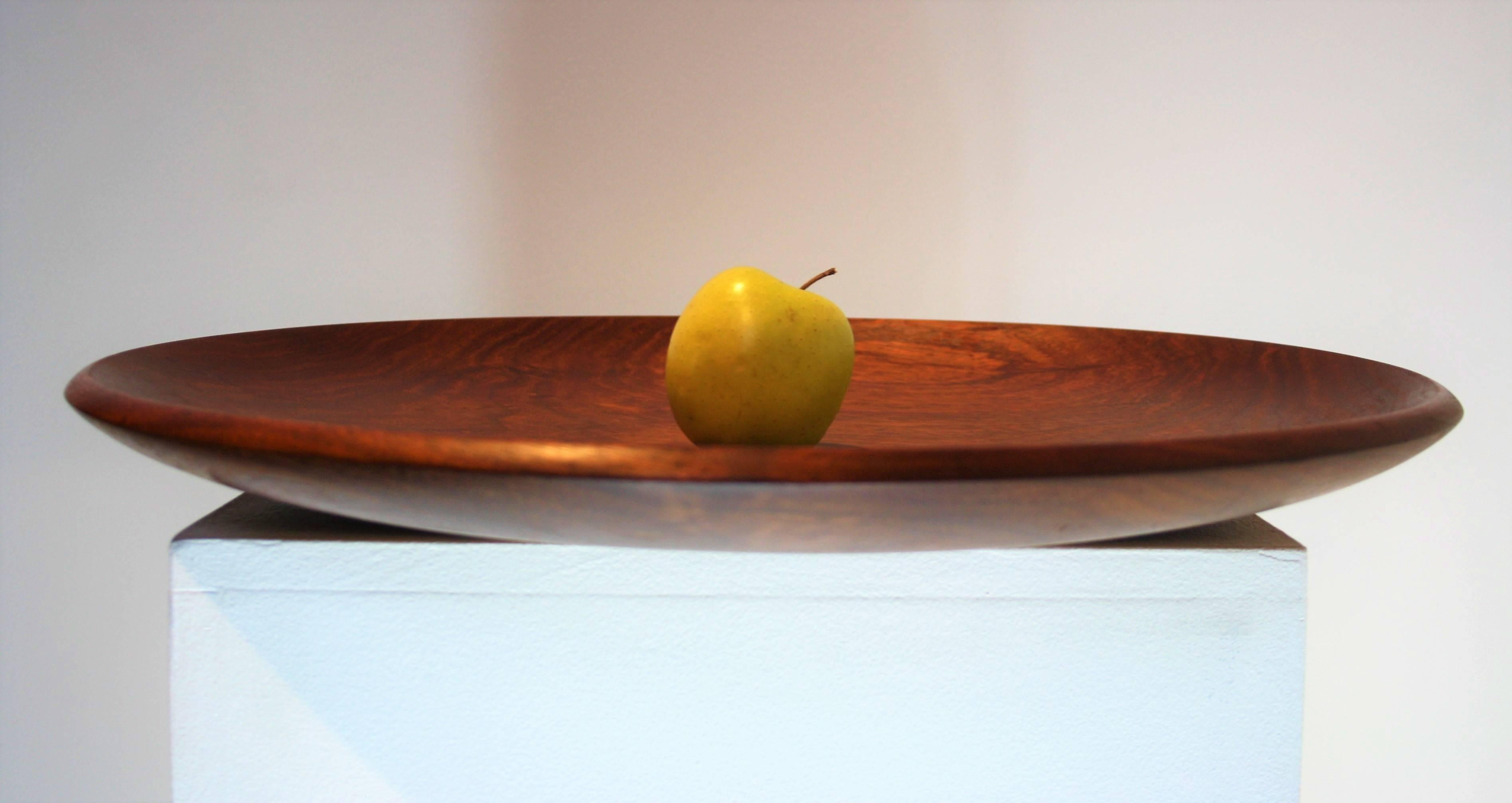 Large fruit tray in teak wood from early 1960 with Danish quality label.
What is exceptional is that the bowl for its size is made in one piece of wood.