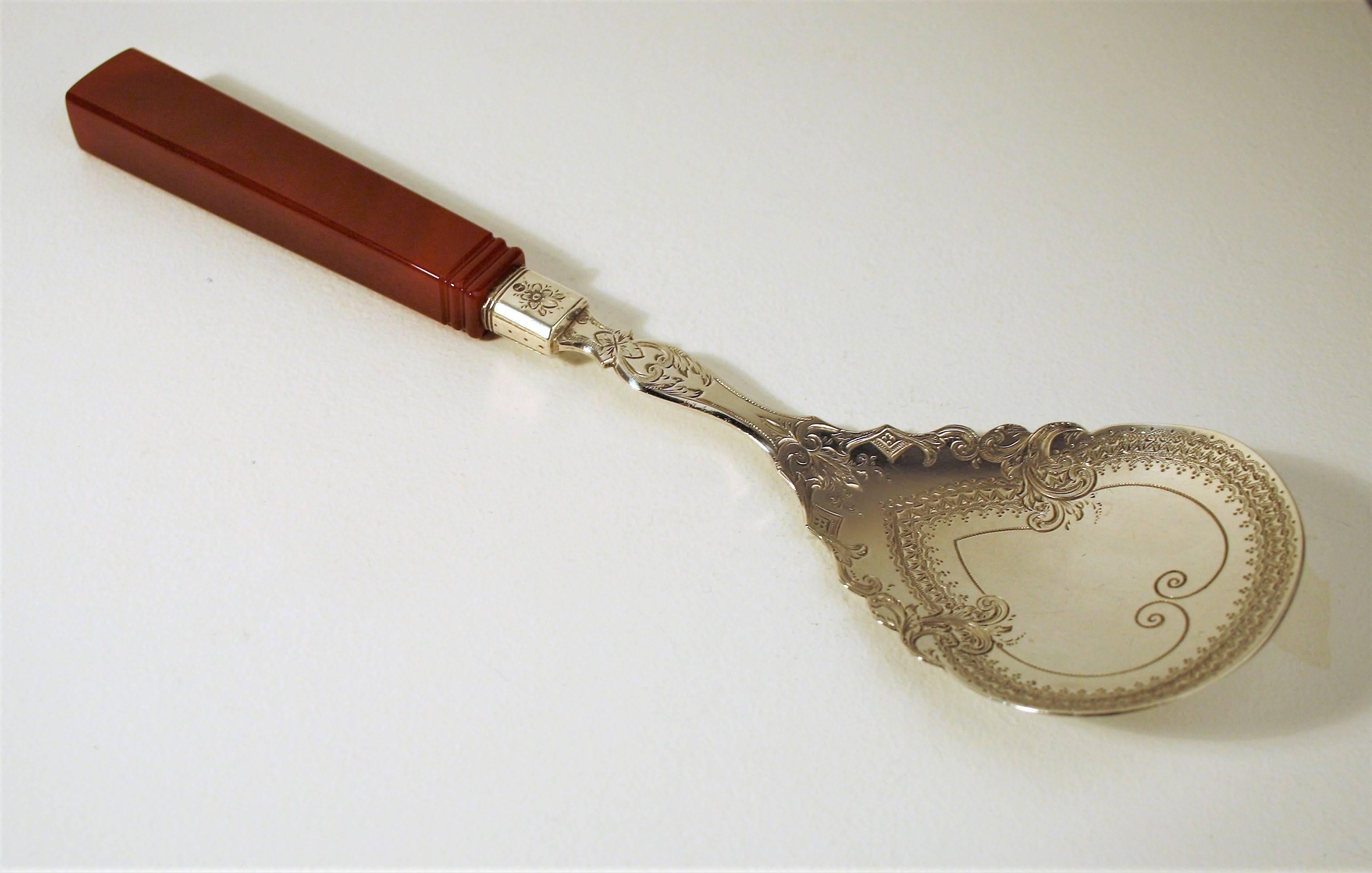 Mid-19th Century Fruit Ladle in Sterling Silver In Good Condition For Sale In Belgium, BE