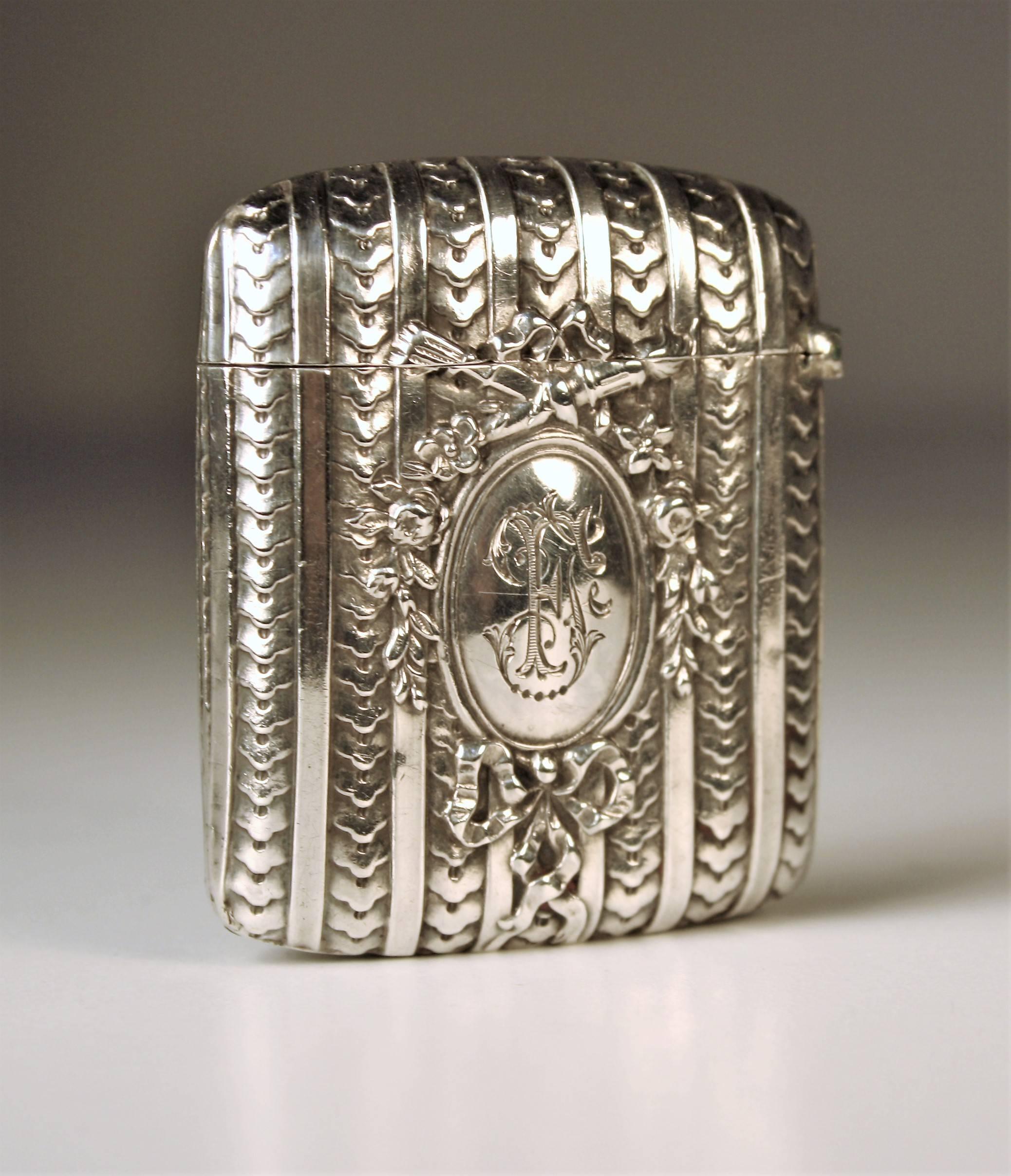 French neoclassical Vesta case of the late 19th century.
Very finely chiselled sterling silver in Louis XVI Style with monogram in a medallion.