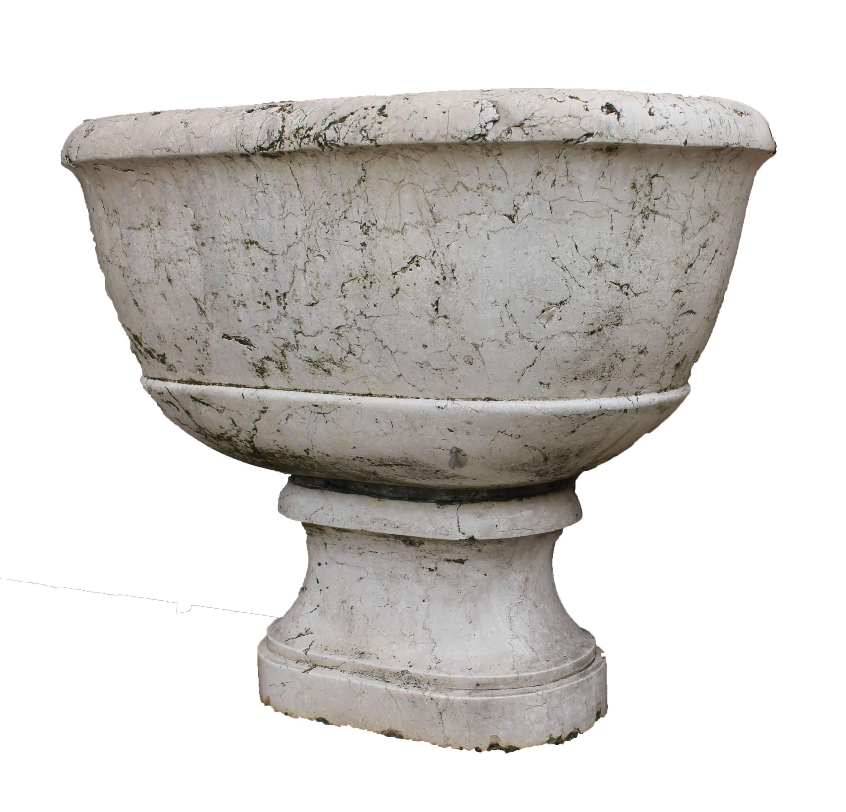 Italian Neoclassical Garden  Fountain in White Marble In Good Condition For Sale In Sacile, PN