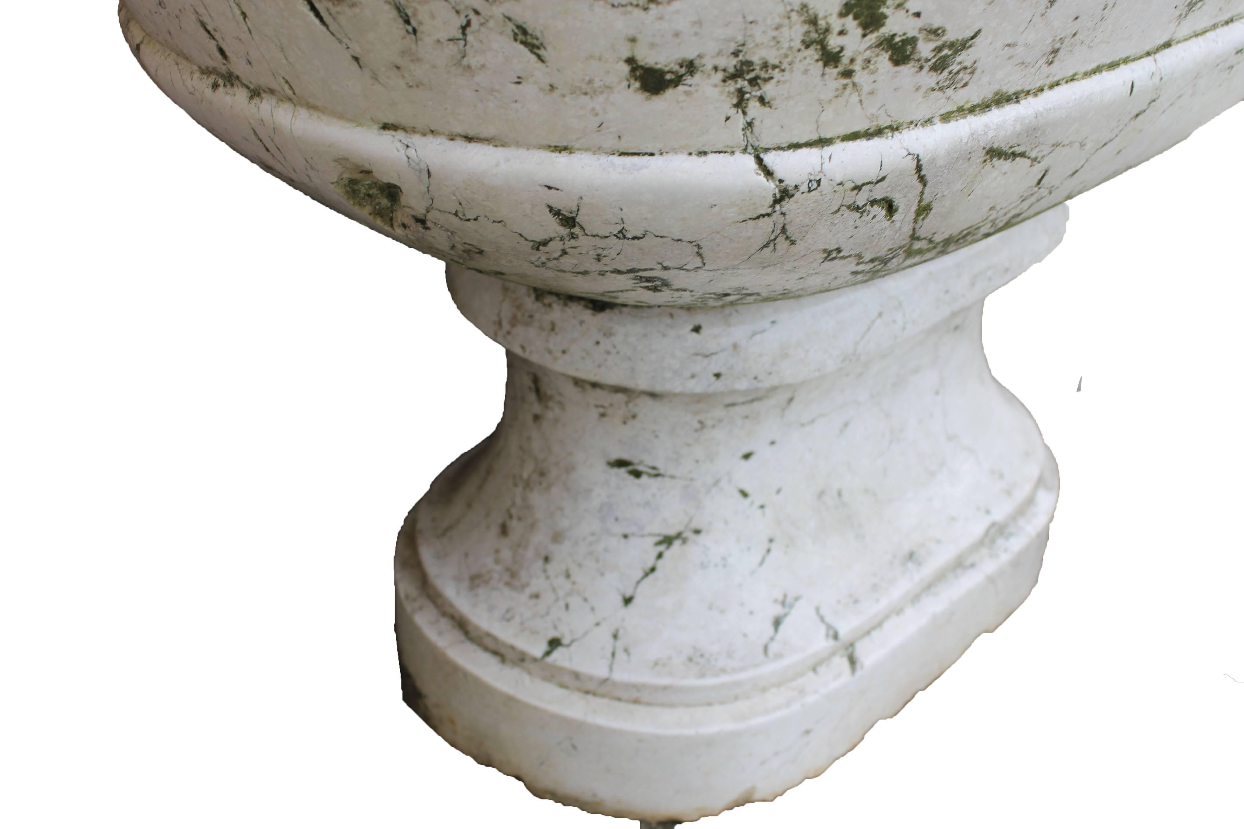 Italian Neoclassical Garden  Fountain in White Marble For Sale 2