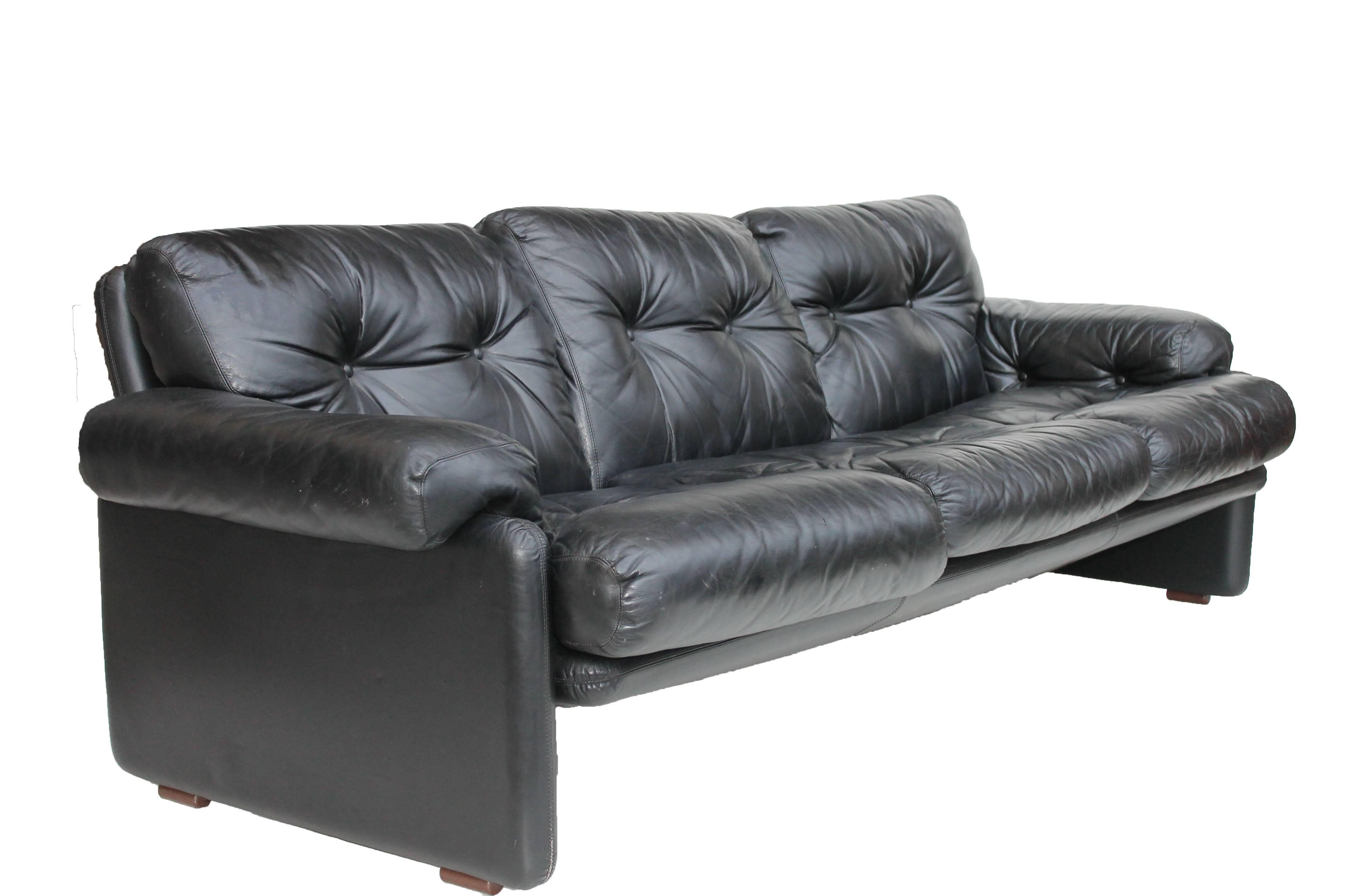 Coronado sofa designed by Tobia Scarpa for B&B Italia. The project is dated 1966. Black leather, great condition.
   