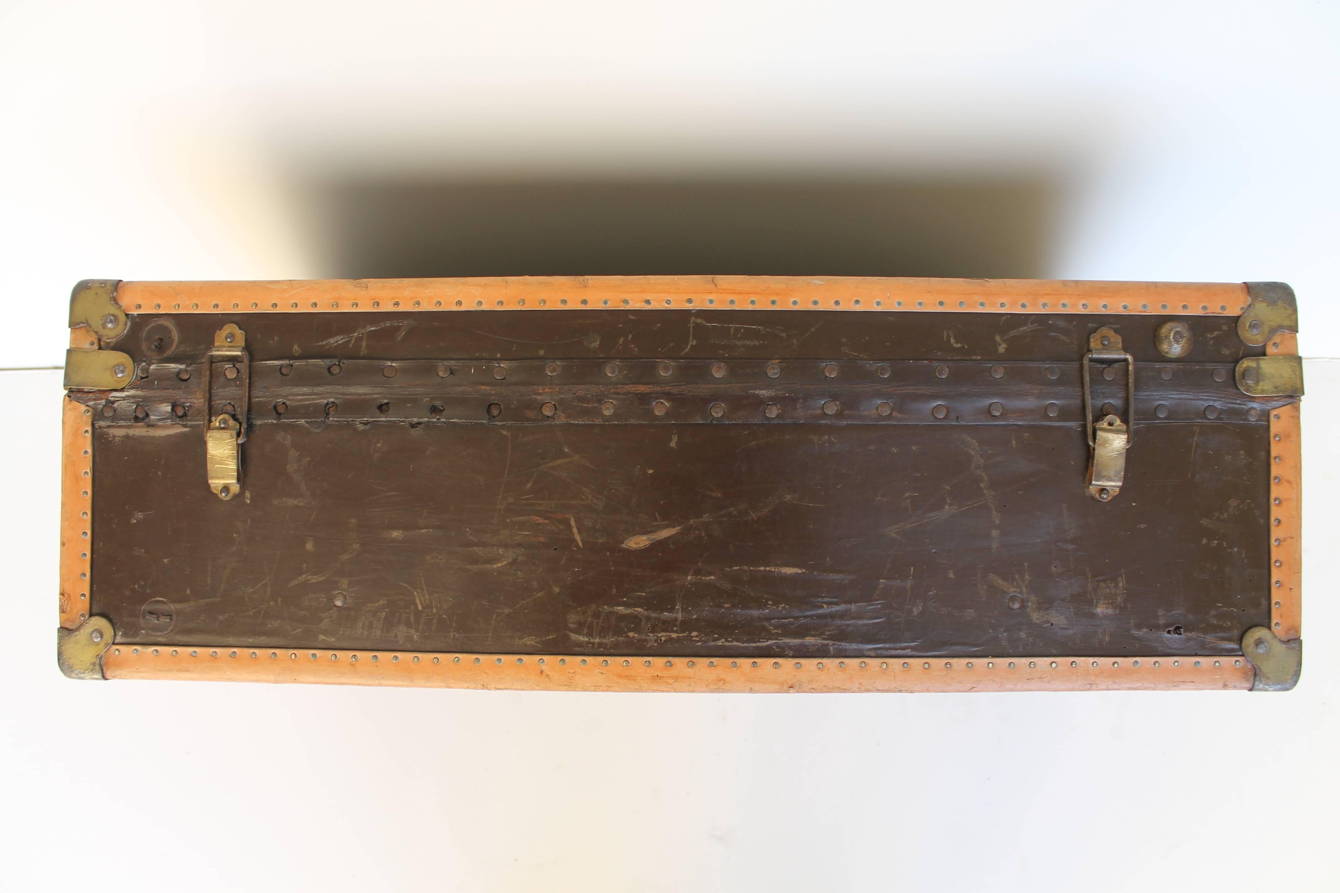 Louis Vuitton Early 20th Century Luggage Suitcase Brown Leather Brass Locks  In Fair Condition For Sale In Sacile, PN