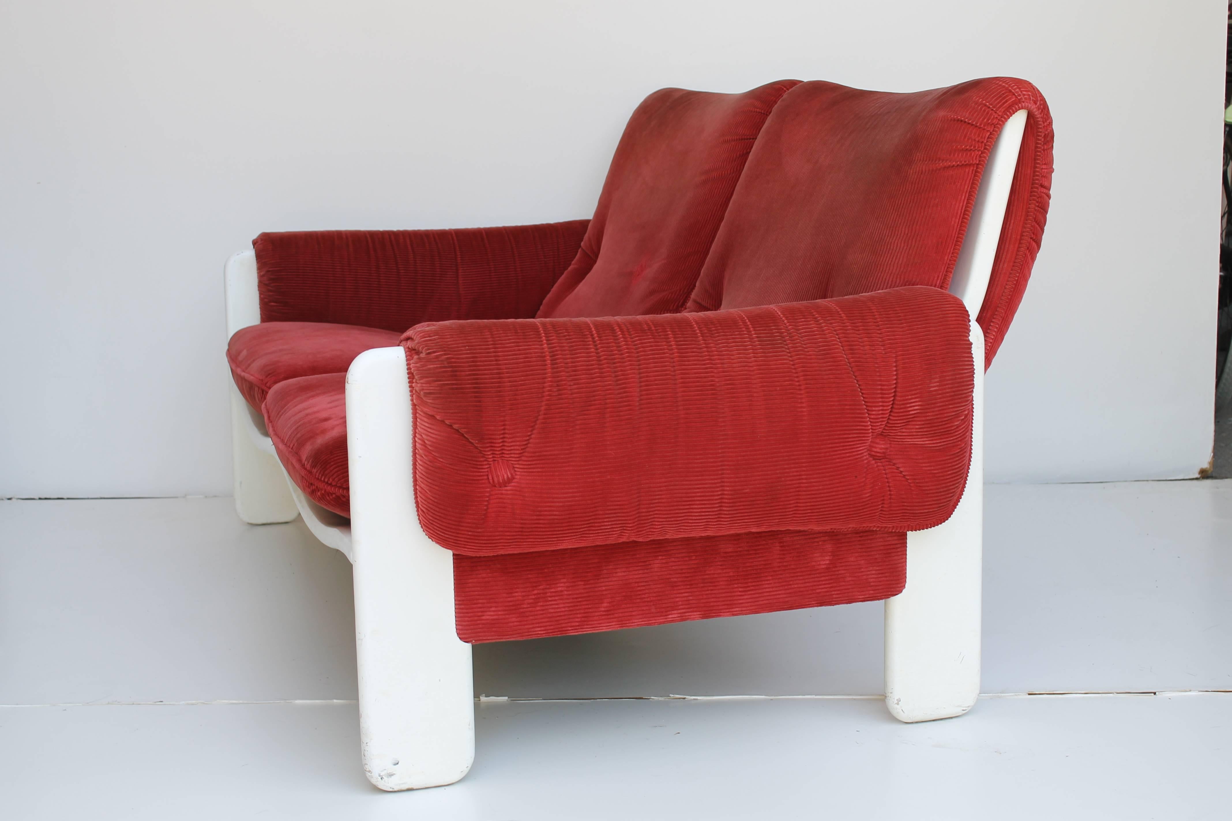 Mid-20th Century Loveseat Sofa Ammanati Vitelli Rossi di Albizzate White Lacquered Wood Red For Sale
