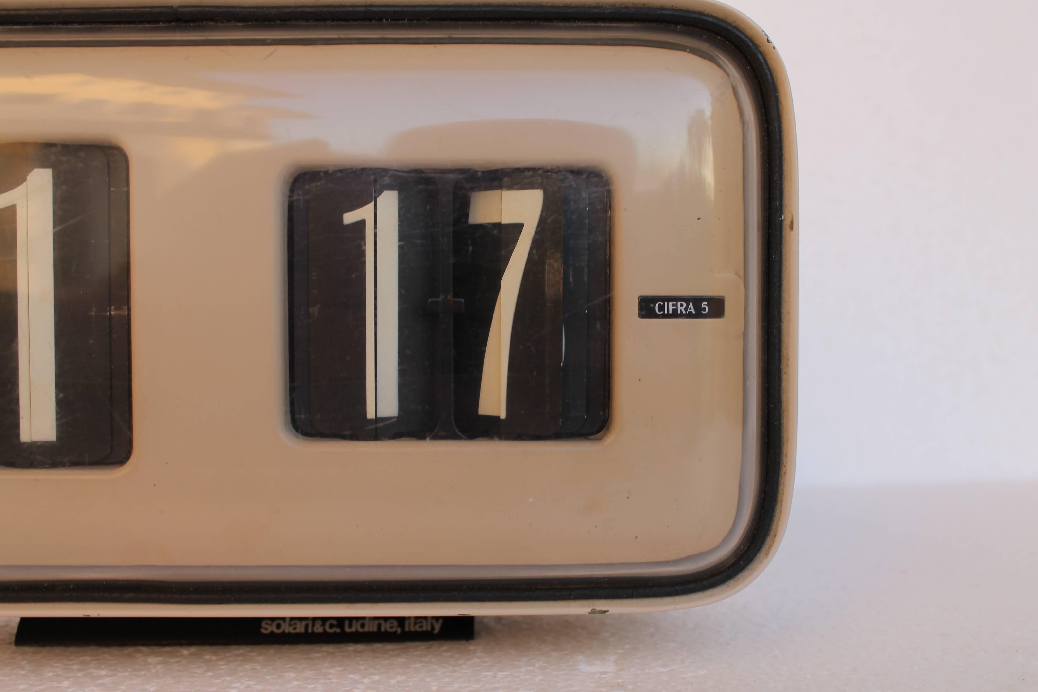 Wall clock Cifra 5 by Solari, Udine. Designed by Gino Valle for Solari, this project won the prestigious "Compasso d'oro" in 1956.

The clock is in very good conditions, it will be sold after a fine-tuning.