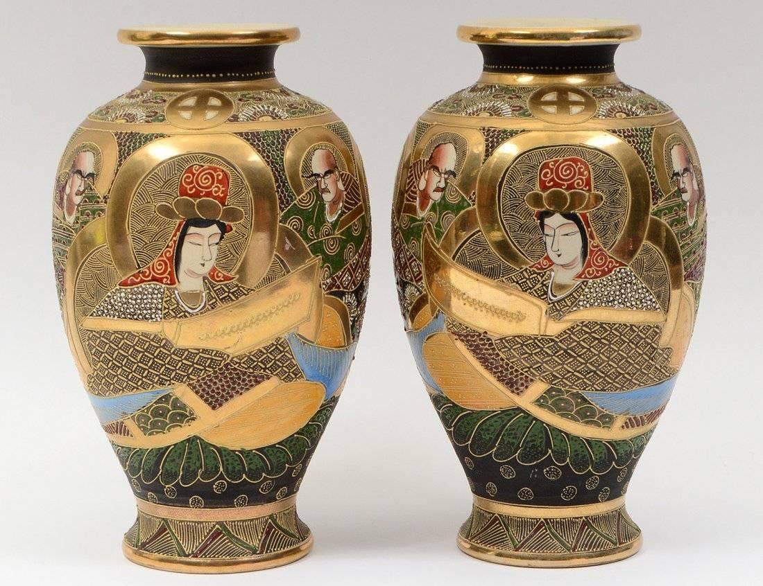 Pair of Early 20th Century Satsuma Japanese Porcelain Vases In Good Condition For Sale In Houston, TX