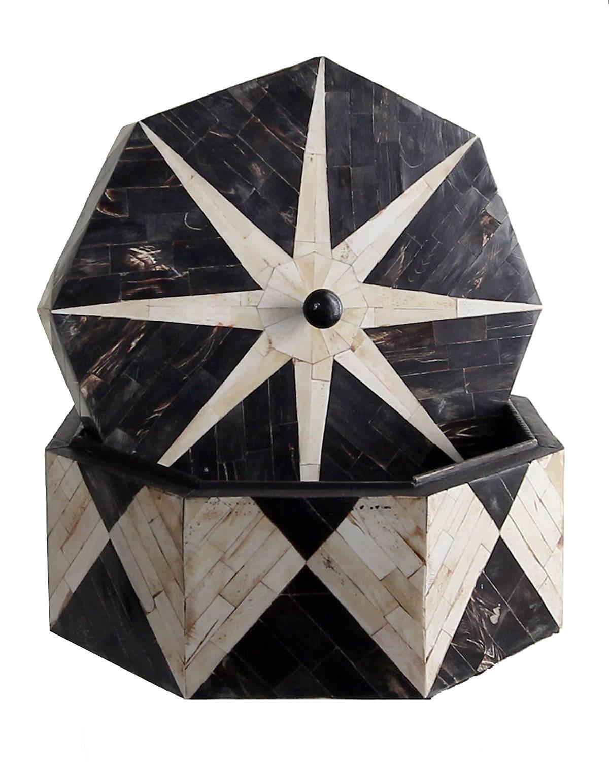 Tessellated Decorative Box of Horn and Bone in Star Pattern In Good Condition For Sale In Houston, TX