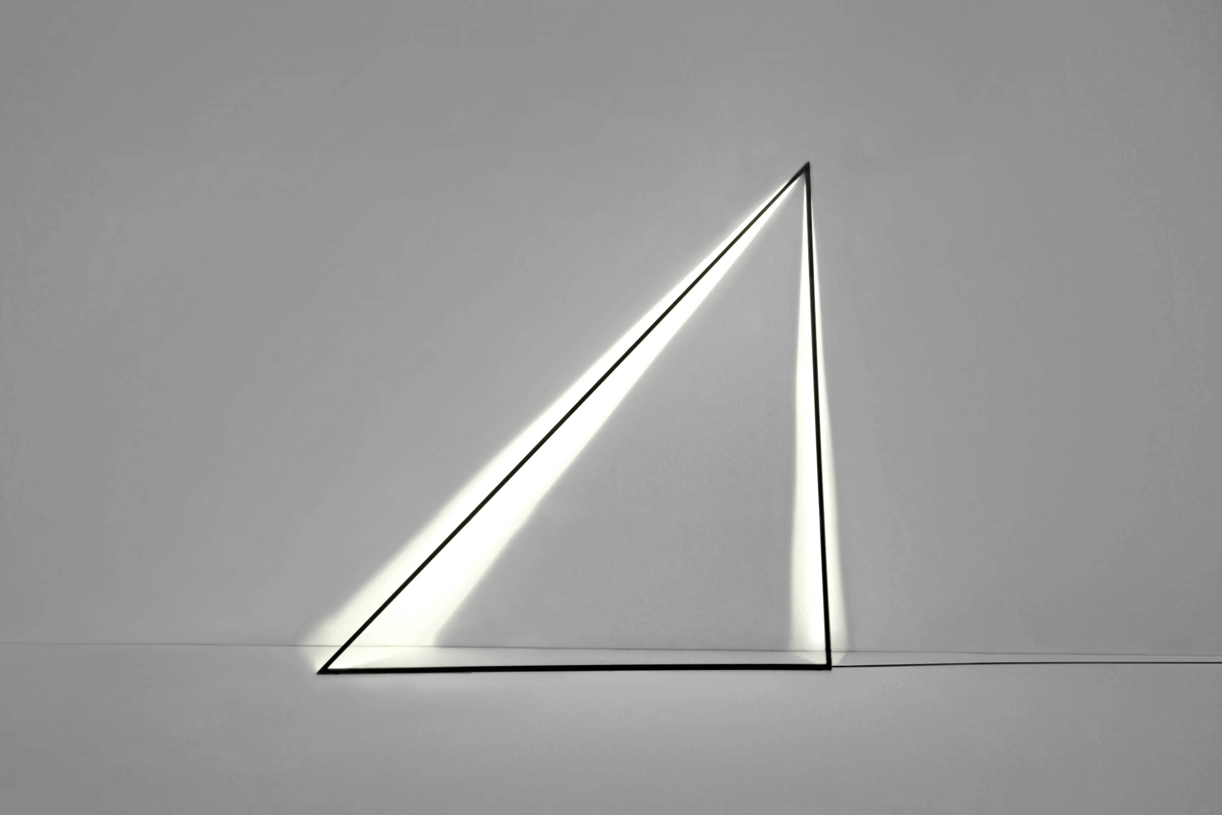 45 - Powder-Coated Aluminum Minimal Geometric Sculptural Floor Lamp Light Object For Sale