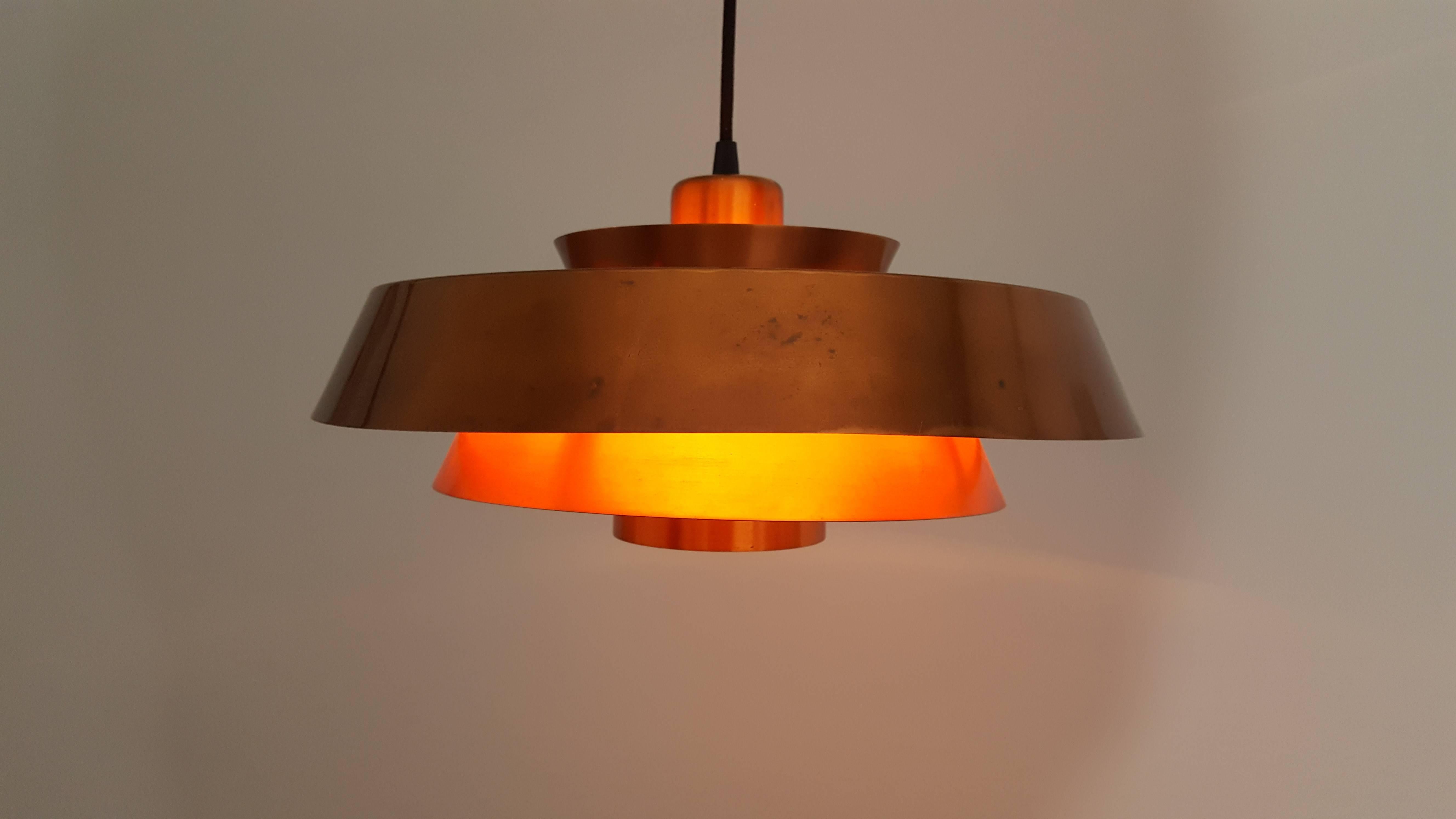 Jo Hammerborg Nova pendant light in copper for Fog & Mørup Denmark, 1960s

This vintage, modernist light fixture is crafted in copper in three round, graduated tiers

In 1957 Jo Hammerborg became head of design at Fog & Mørup. His incumbency in