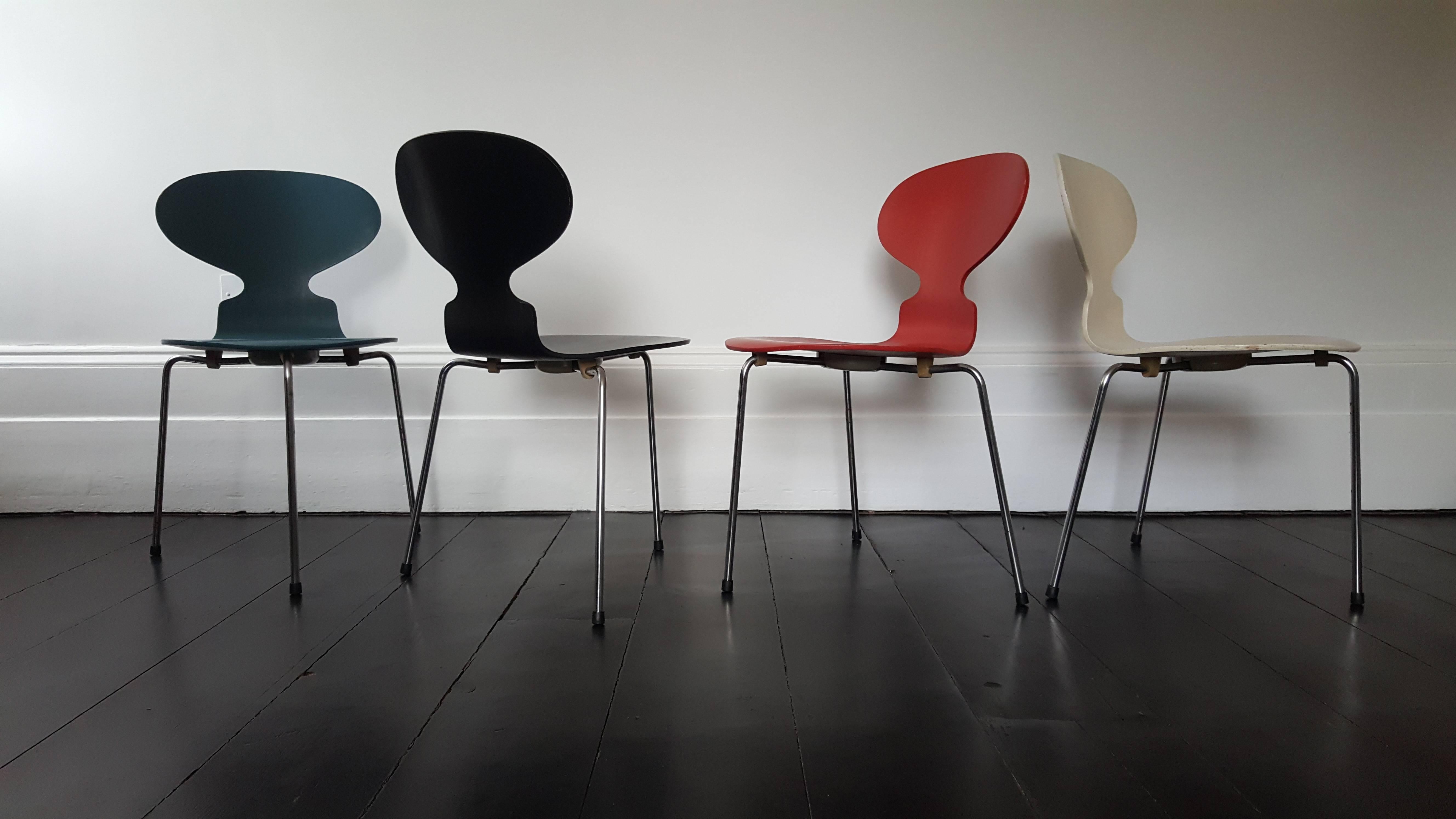 Iconic model 3100 'Ant' chair by Arne Jacobsen for Fritz Hansen.

Model 3100 'Ant' chairs were designed by Arne Jacobsen in 1952.