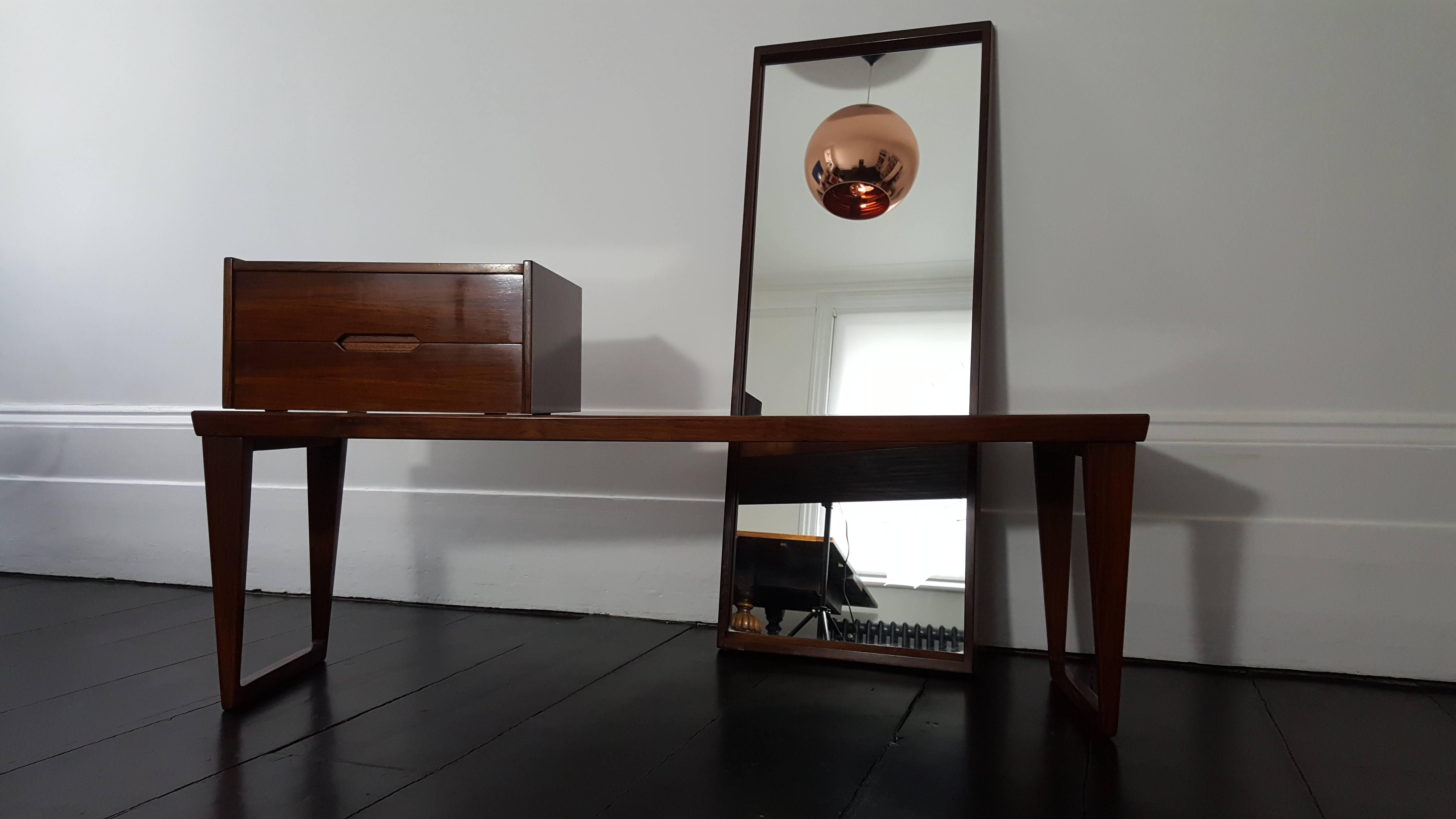 Kai Kristiansen - Aksel Kjersgaard rosewood entrance set.

Incredible rosewood entrance set consisting of bench, chest and mirror. 

We ship globally - please contact to discuss.

Measurements:
Mirror: H 104, W 40 cms.
Chest: H 20, W 40, D