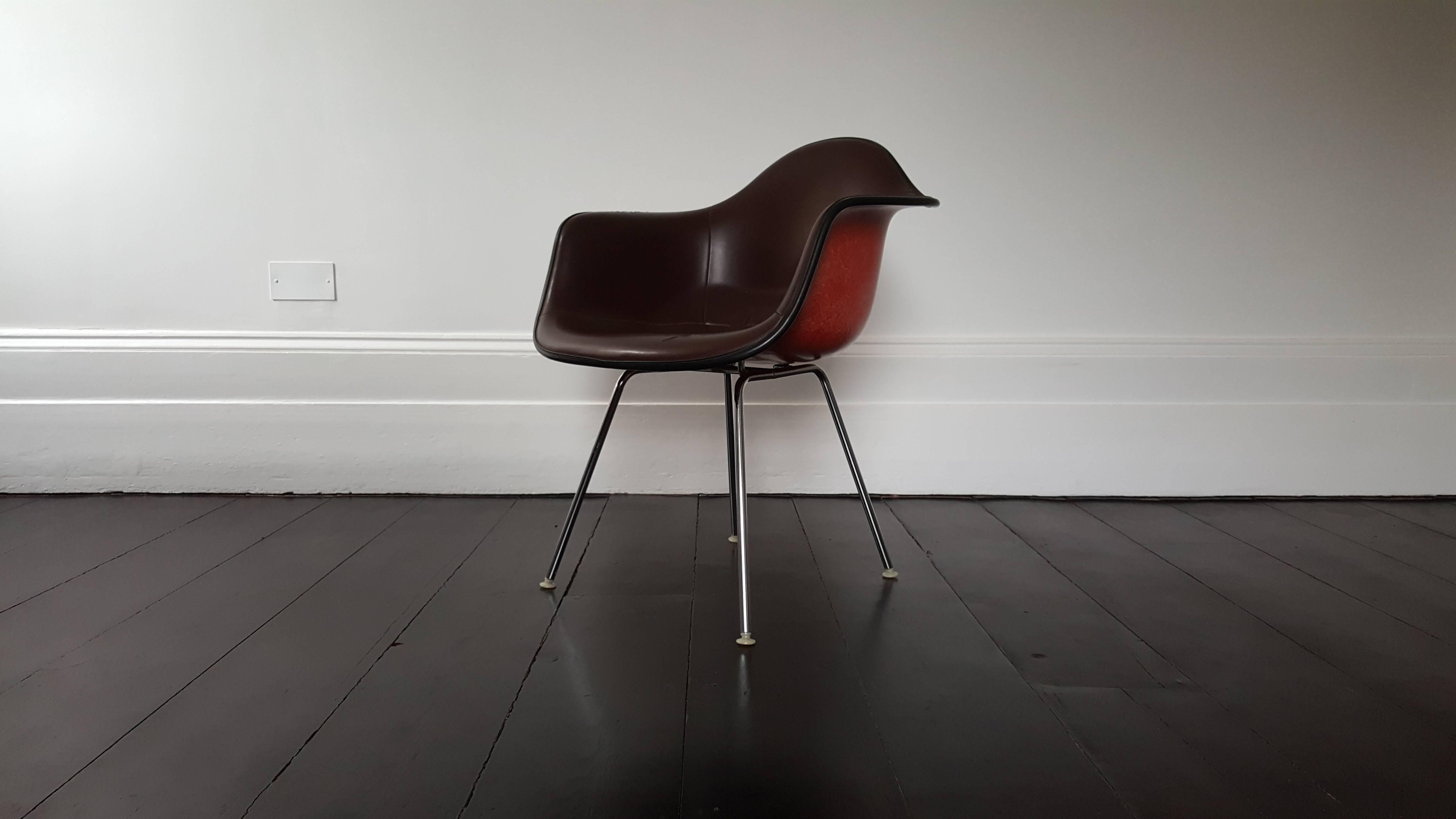 Original vintage Charles & Ray Eames LAX armchair, red fibreglass shell with leatherette upholstery on a chromed steel H-base. Produced by Herman Miller, 1960s.