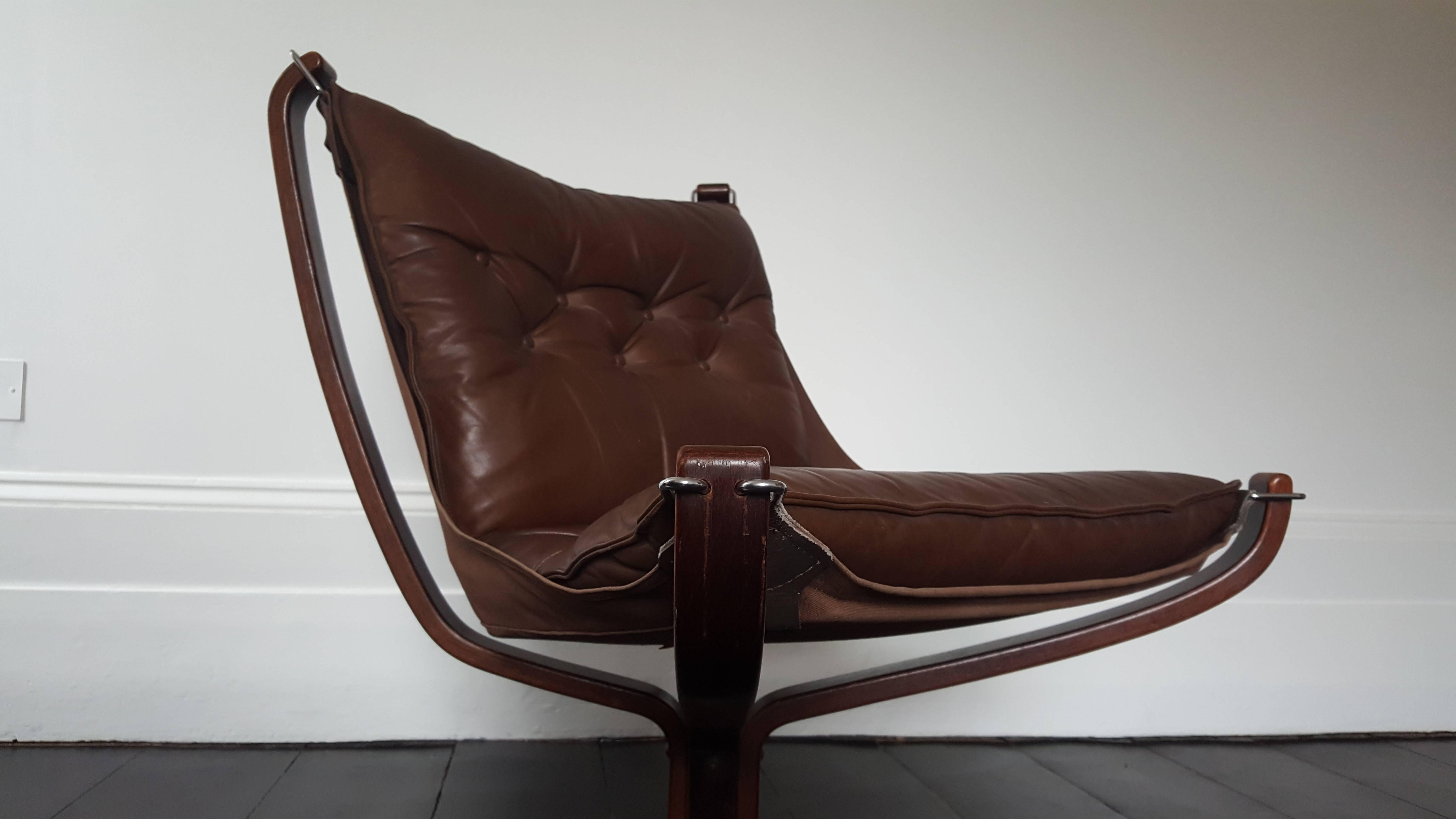 Iconic vintage 1970s Sigurd Ressell designed low-backed X-framed Falcon Chair for Vatne Mobler Norway.

A super comfortable, amazing looking 1970s designed Sigurd Resell iconic Falcon chair. X-framed with hammock design.

We provide very competitive